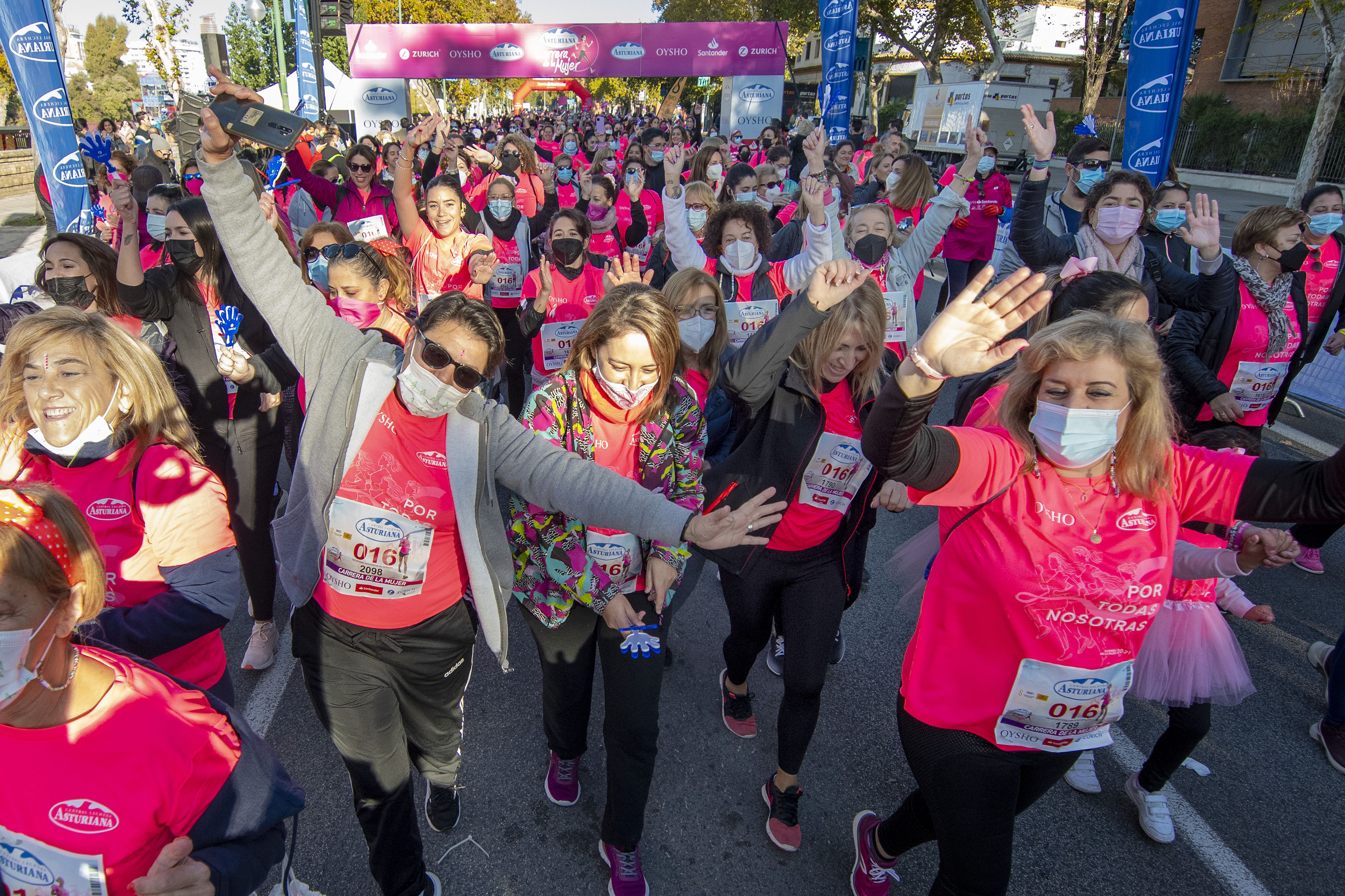 Las mejores fotos de la Carrera de la Mujer Central Lechera Asturiana Sevilla 2021 (SALIDA / GALERÍA 2)