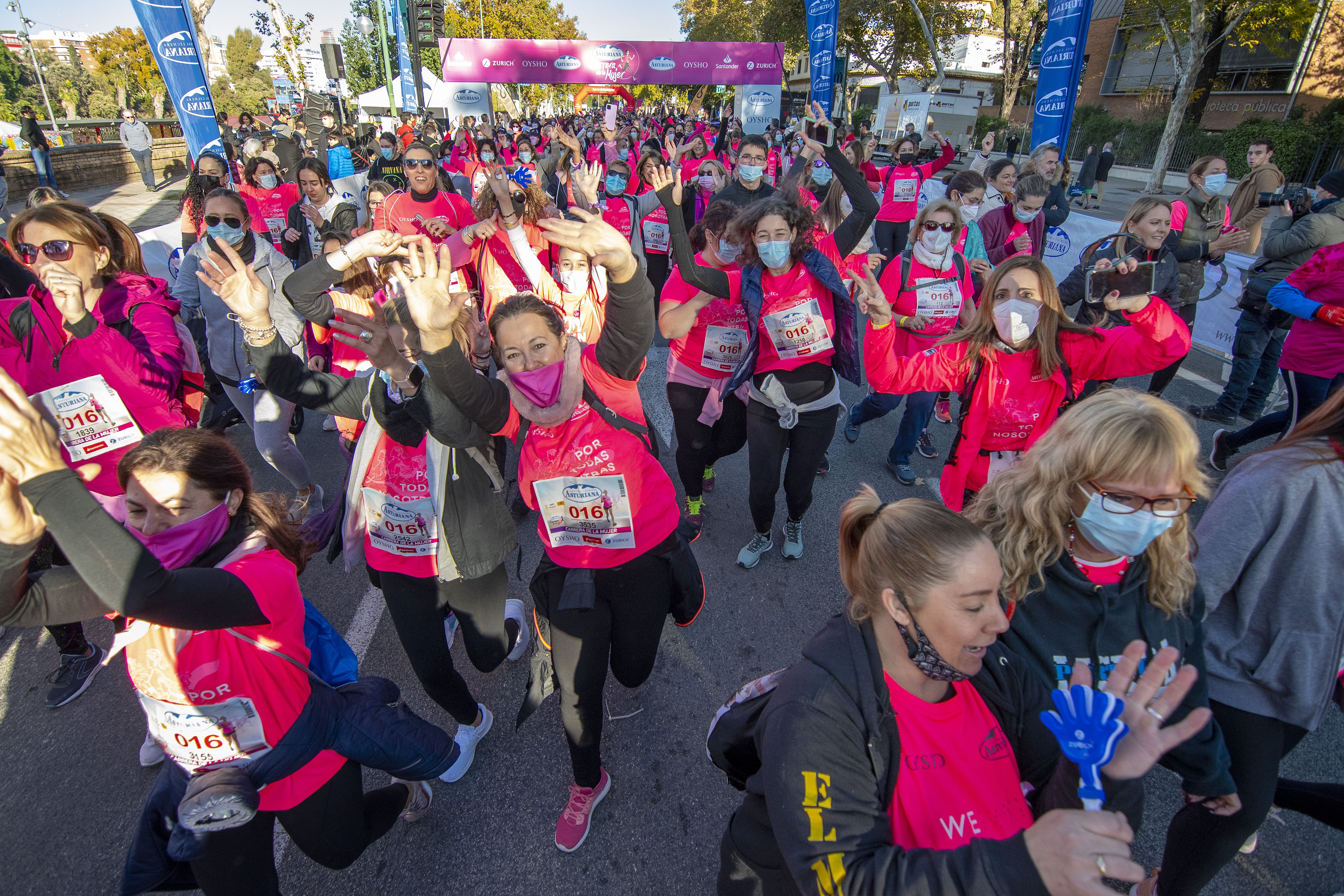 Las mejores fotos de la Carrera de la Mujer Central Lechera Asturiana Sevilla 2021 (SALIDA / GALERÍA 2)