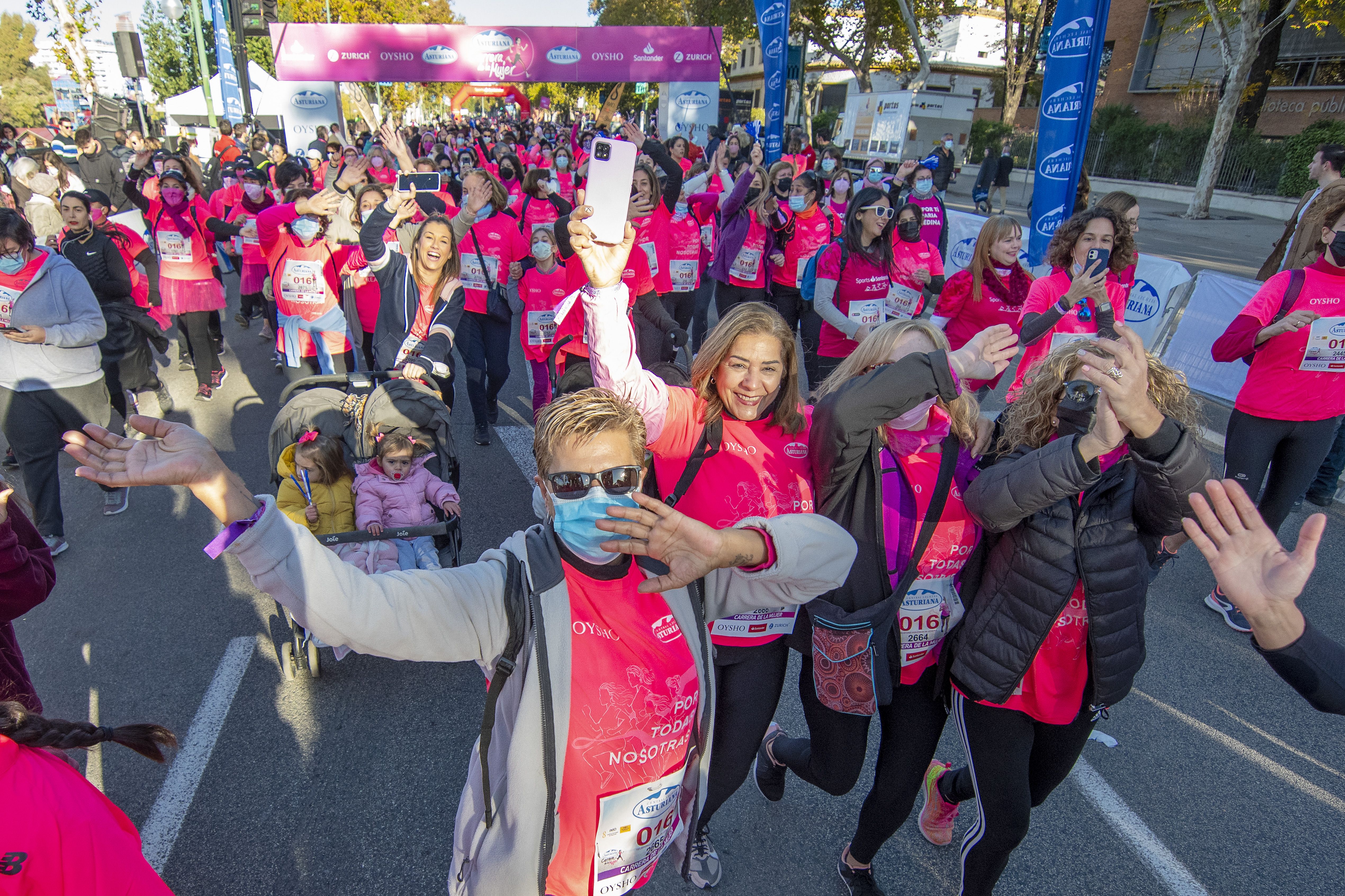 Las mejores fotos de la Carrera de la Mujer Central Lechera Asturiana Sevilla 2021 (SALIDA / GALERÍA 2)