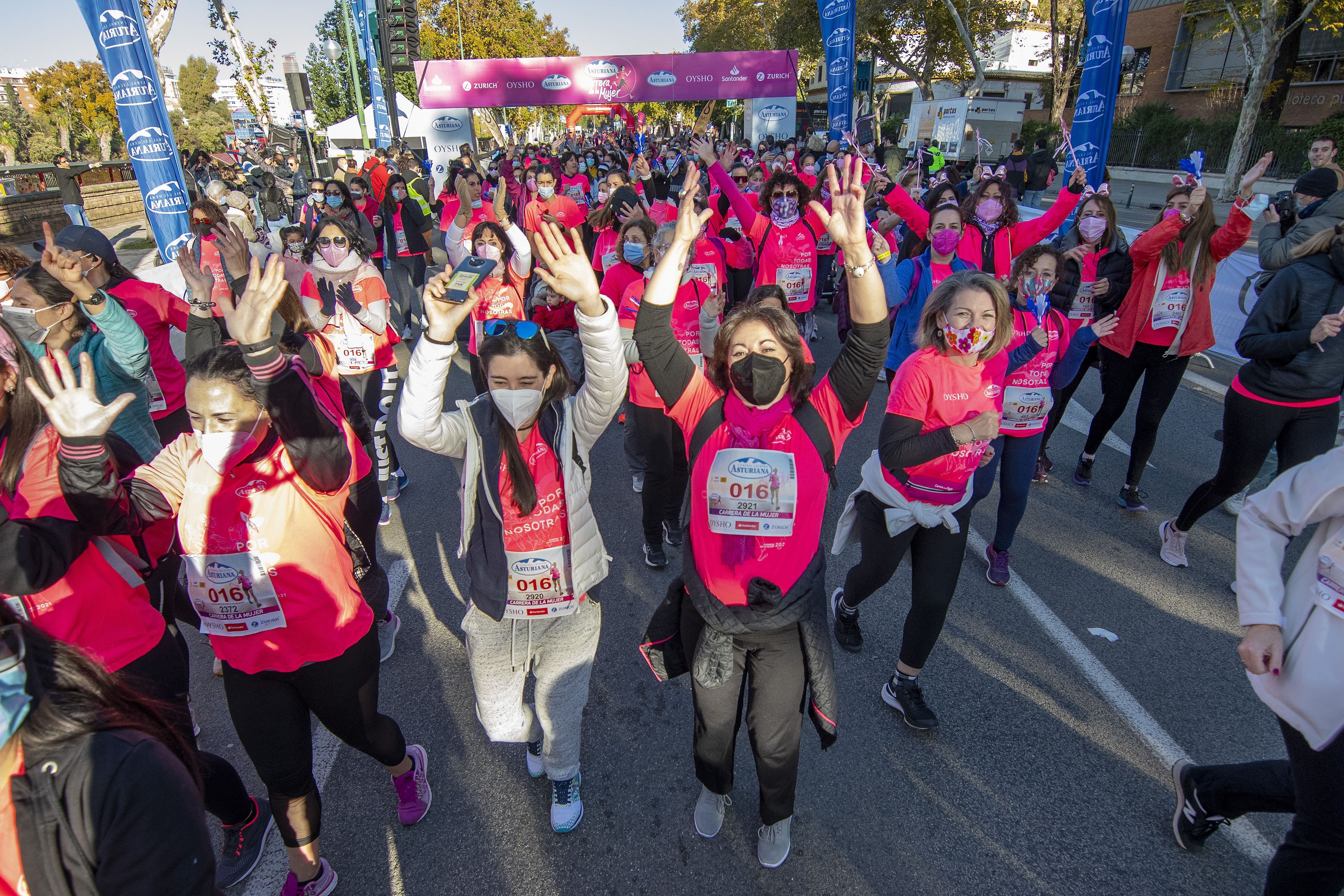 Las mejores fotos de la Carrera de la Mujer Central Lechera Asturiana Sevilla 2021 (SALIDA / GALERÍA 2)