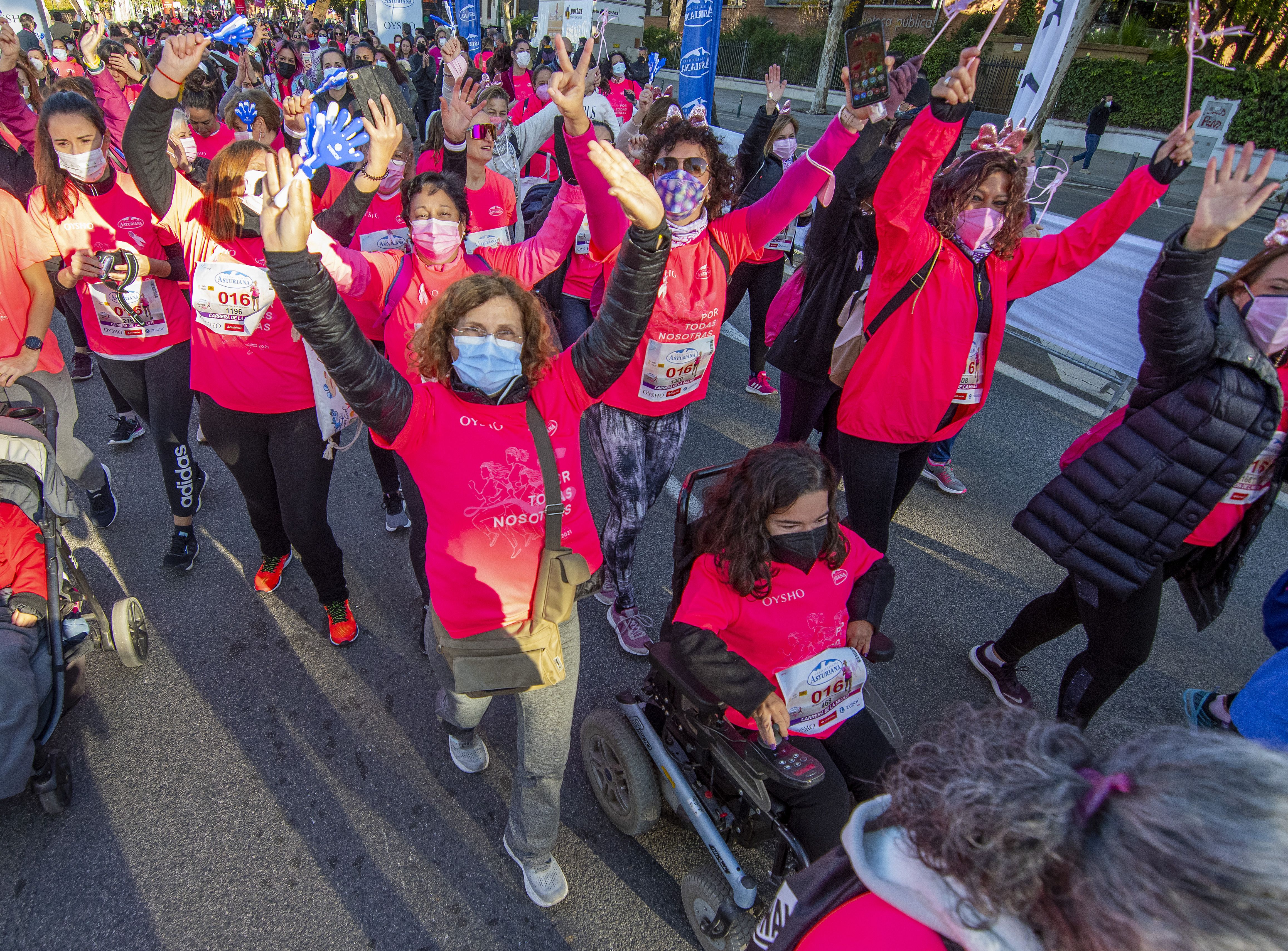 Las mejores fotos de la Carrera de la Mujer Central Lechera Asturiana Sevilla 2021 (SALIDA / GALERÍA 2)