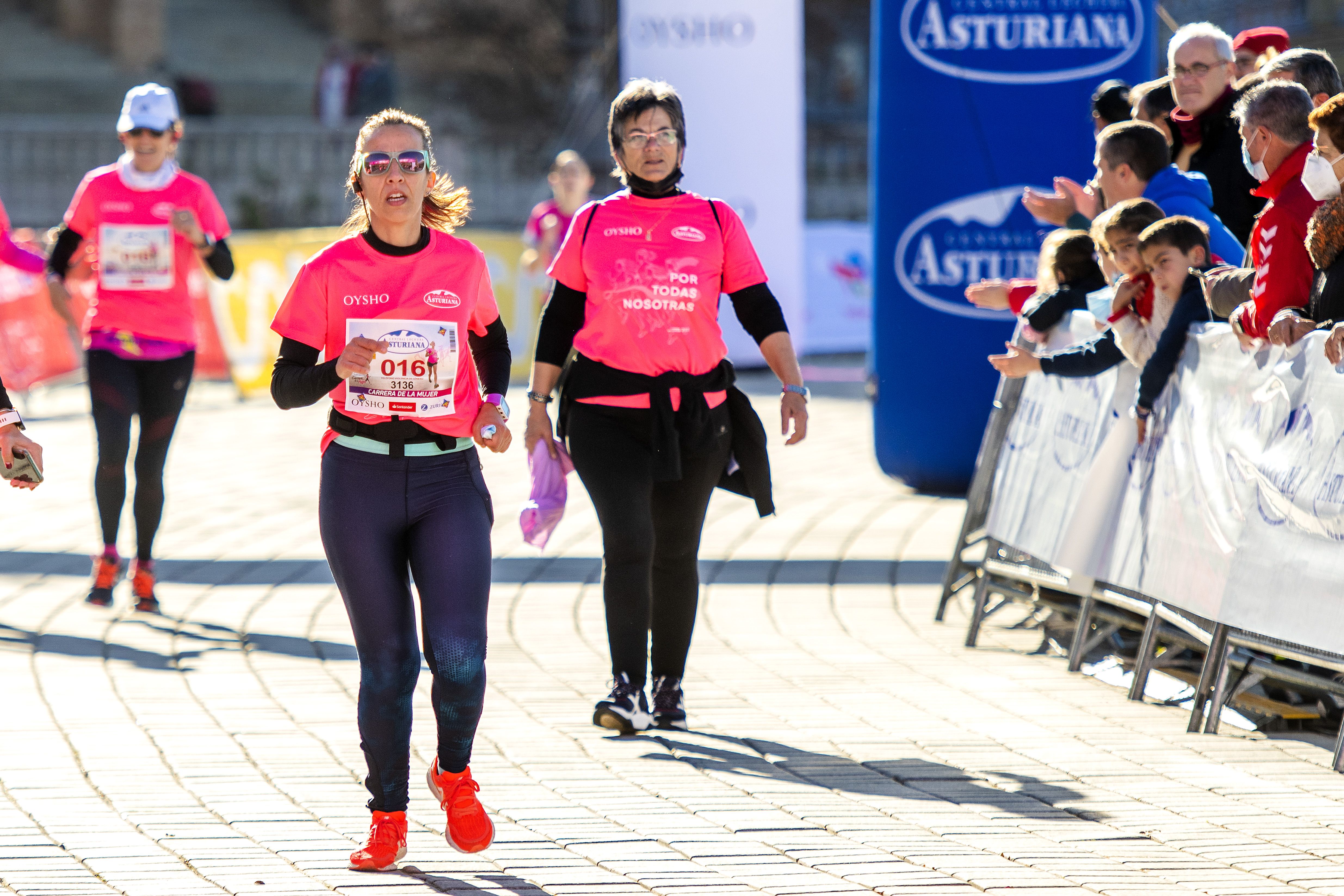 Las mejores fotos de la Carrera de la Mujer Central Lechera Asturiana Sevilla 2021 (LLEGADAS A META / GALERÍA 1)
