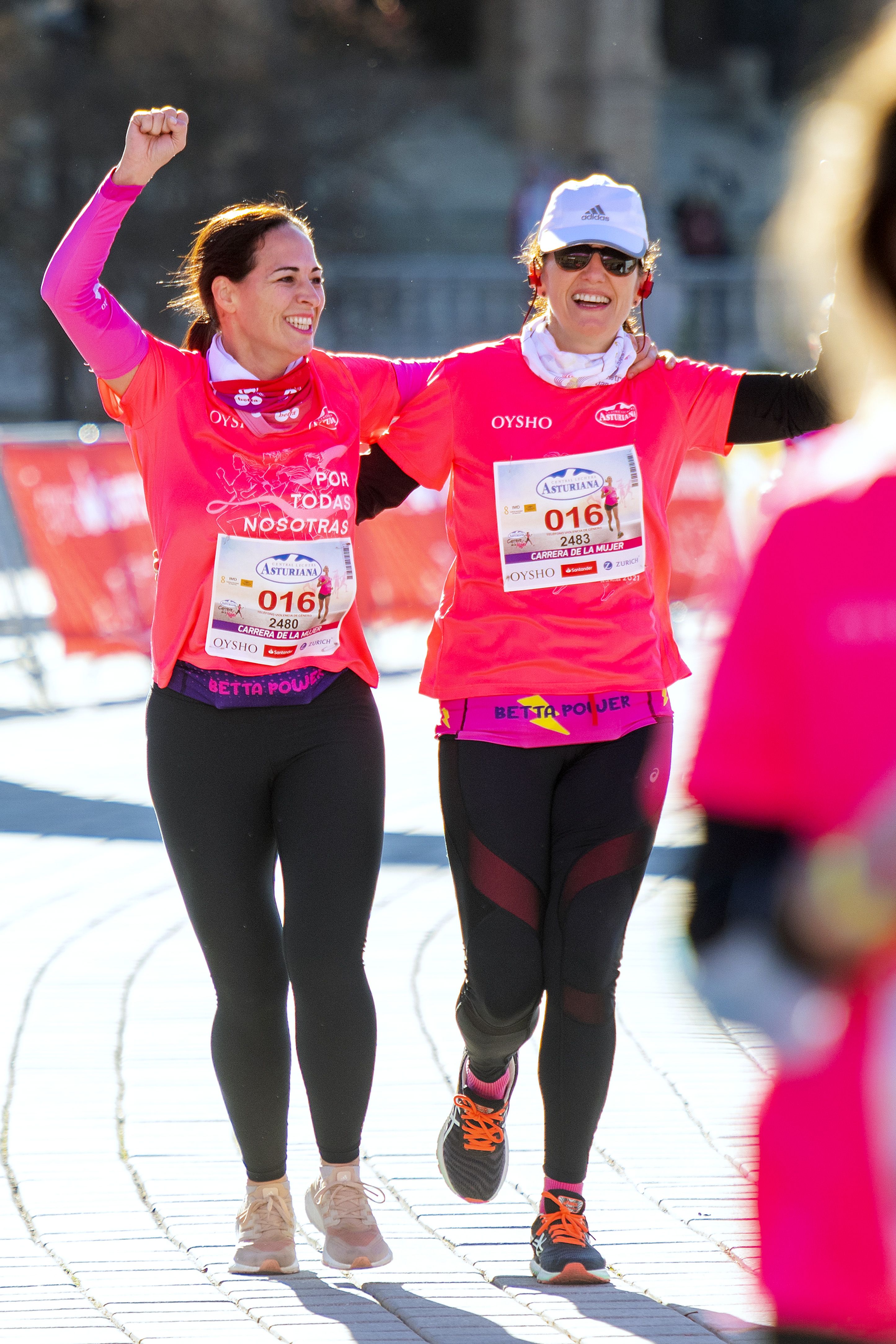 Las mejores fotos de la Carrera de la Mujer Central Lechera Asturiana Sevilla 2021 (LLEGADAS A META / GALERÍA 1)