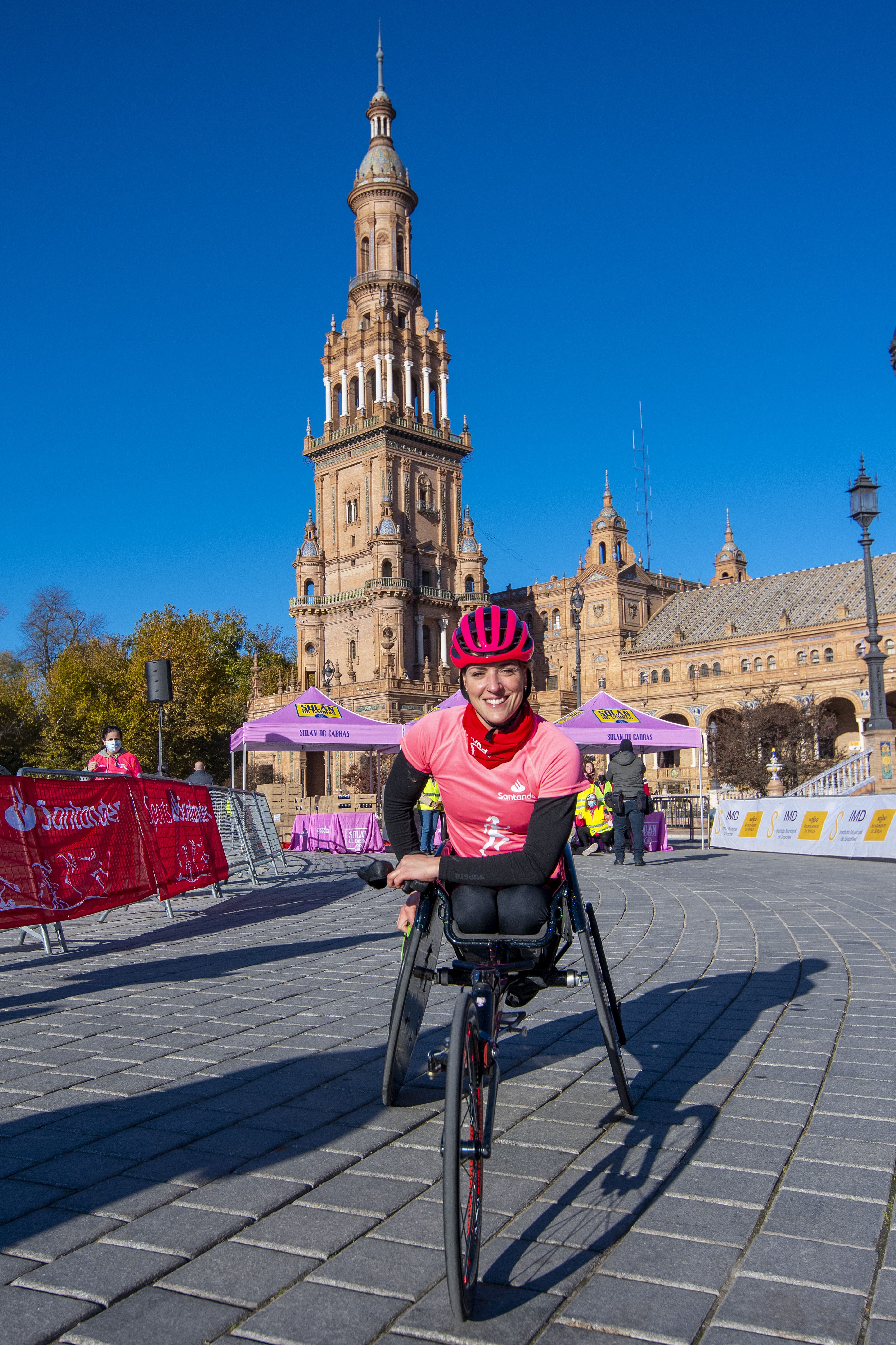 Las mejores fotos de la Carrera de la Mujer Central Lechera Asturiana Sevilla 2021 (LLEGADAS A META / GALERÍA 1)