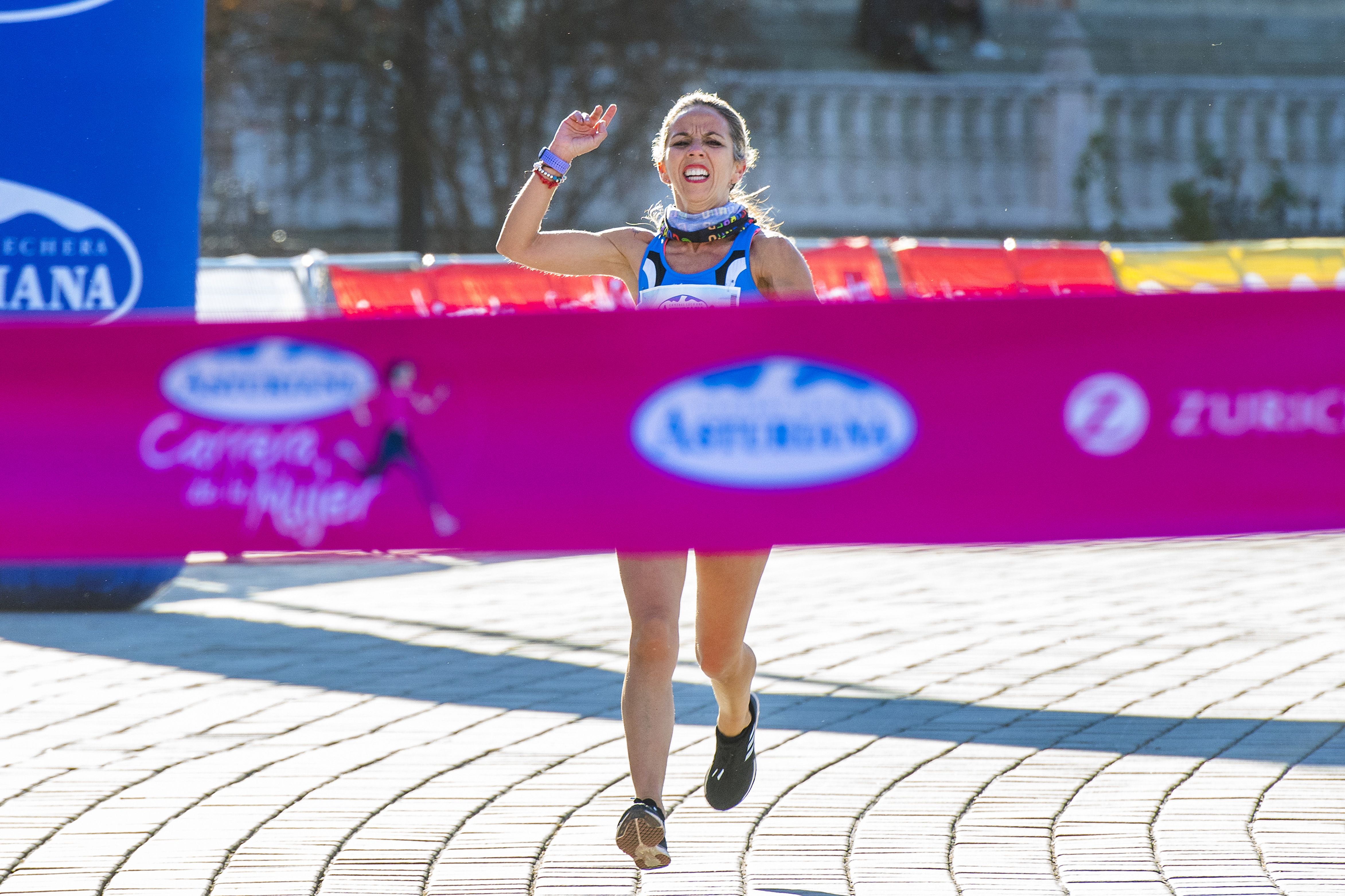 Las mejores fotos de la Carrera de la Mujer Central Lechera Asturiana Sevilla 2021 (LLEGADAS A META / GALERÍA 1)