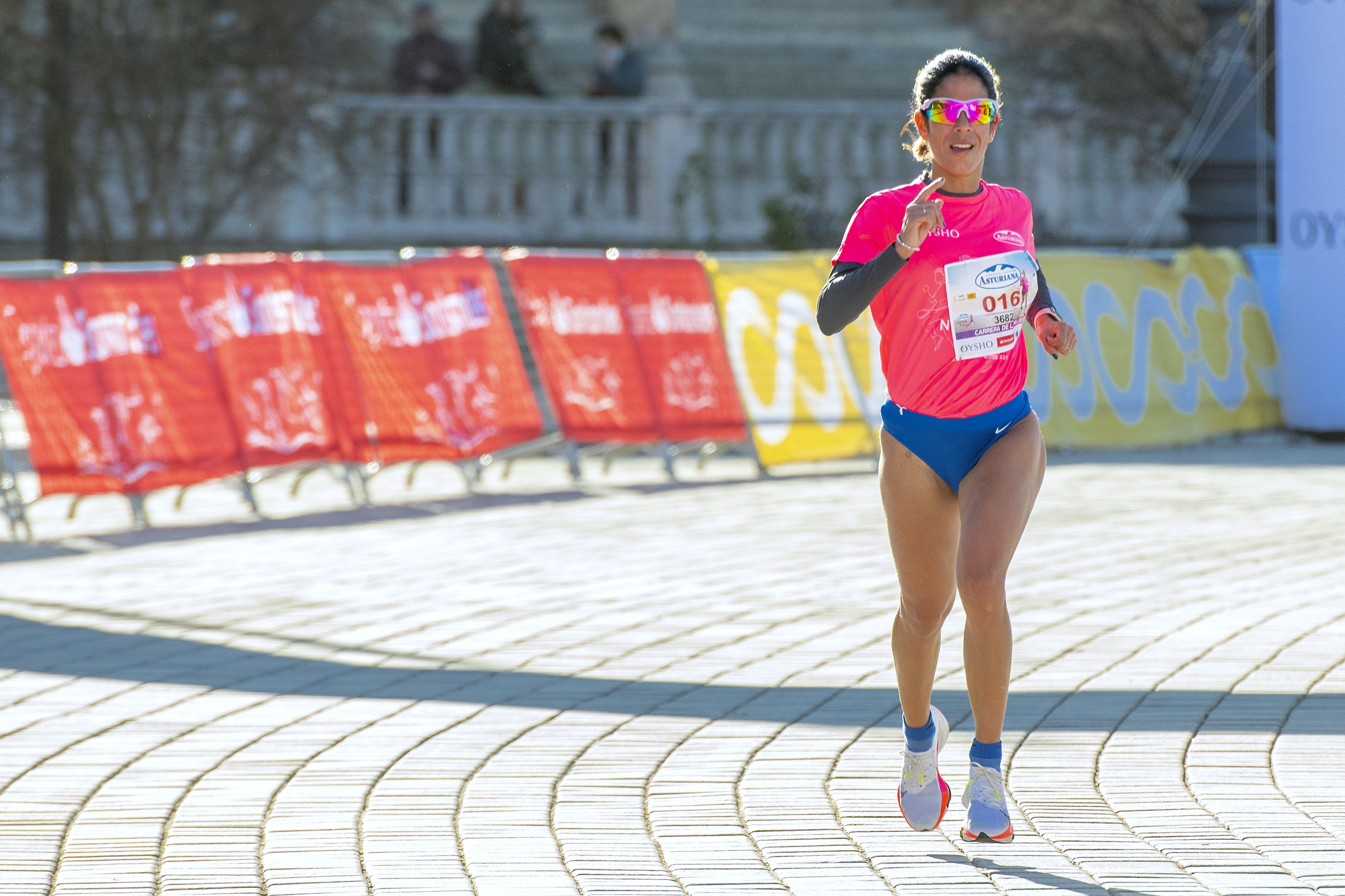 Las mejores fotos de la Carrera de la Mujer Central Lechera Asturiana Sevilla 2021 (LLEGADAS A META / GALERÍA 1)
