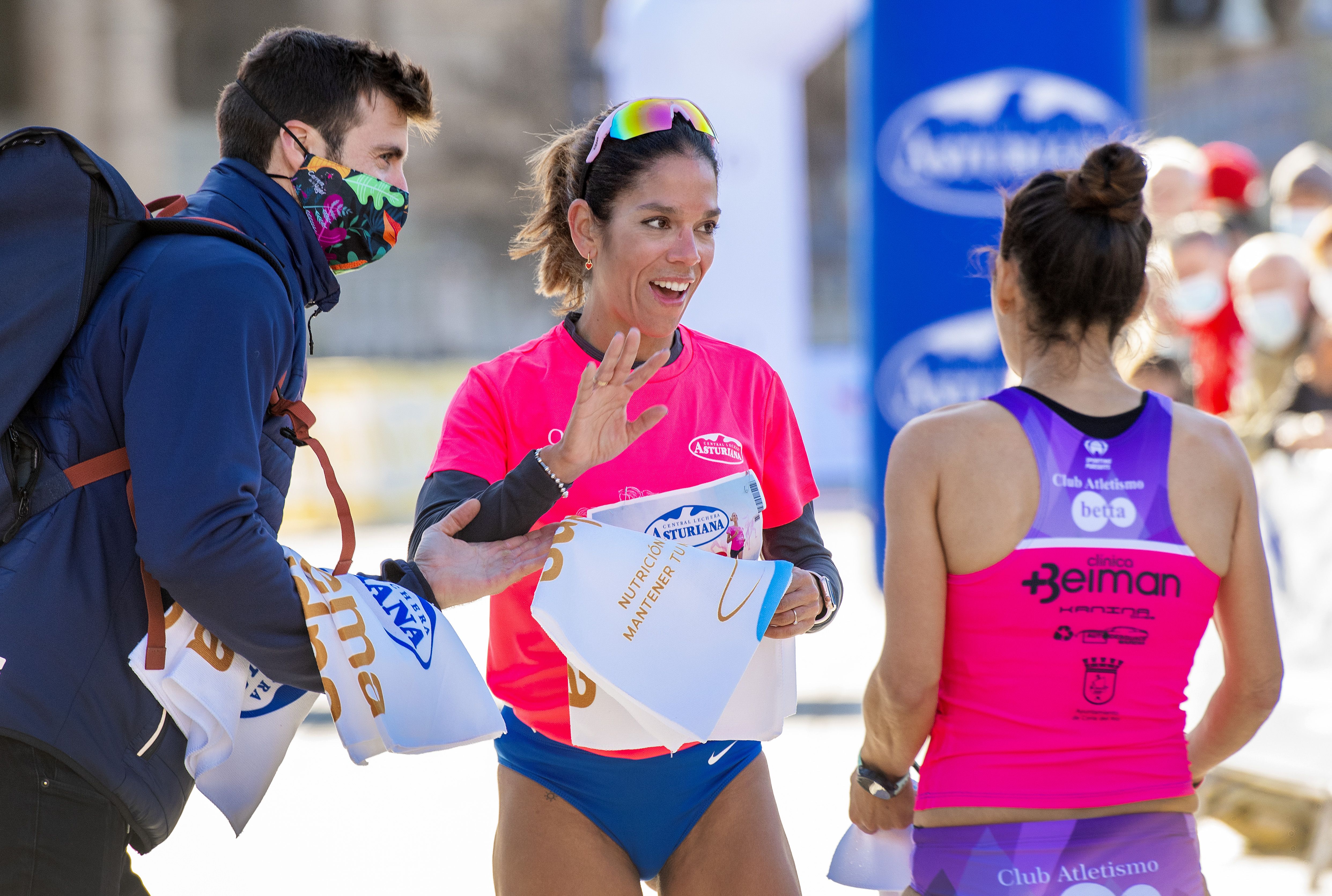 Las mejores fotos de la Carrera de la Mujer Central Lechera Asturiana Sevilla 2021 (LLEGADAS A META / GALERÍA 1)