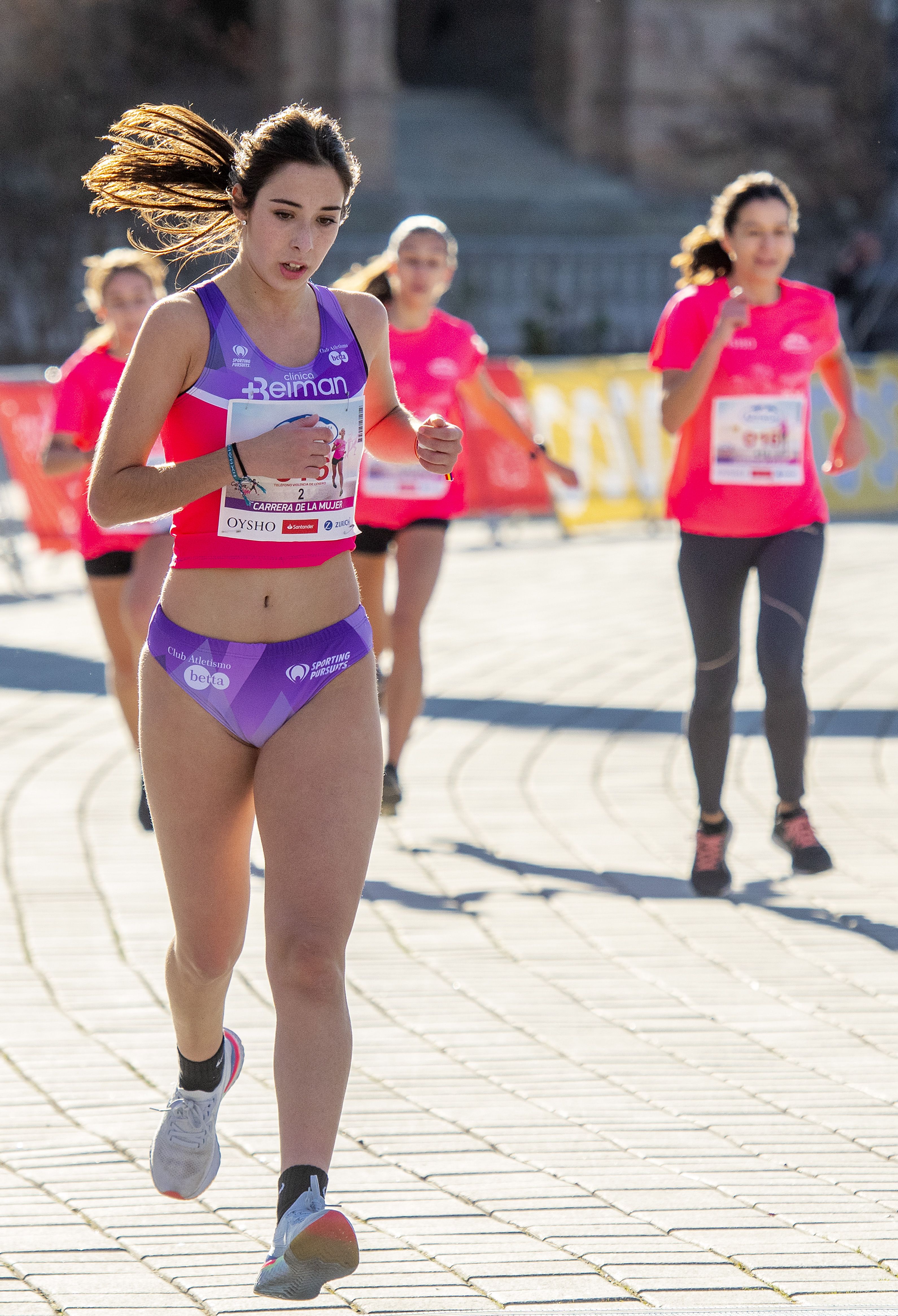 Las mejores fotos de la Carrera de la Mujer Central Lechera Asturiana Sevilla 2021 (LLEGADAS A META / GALERÍA 1)