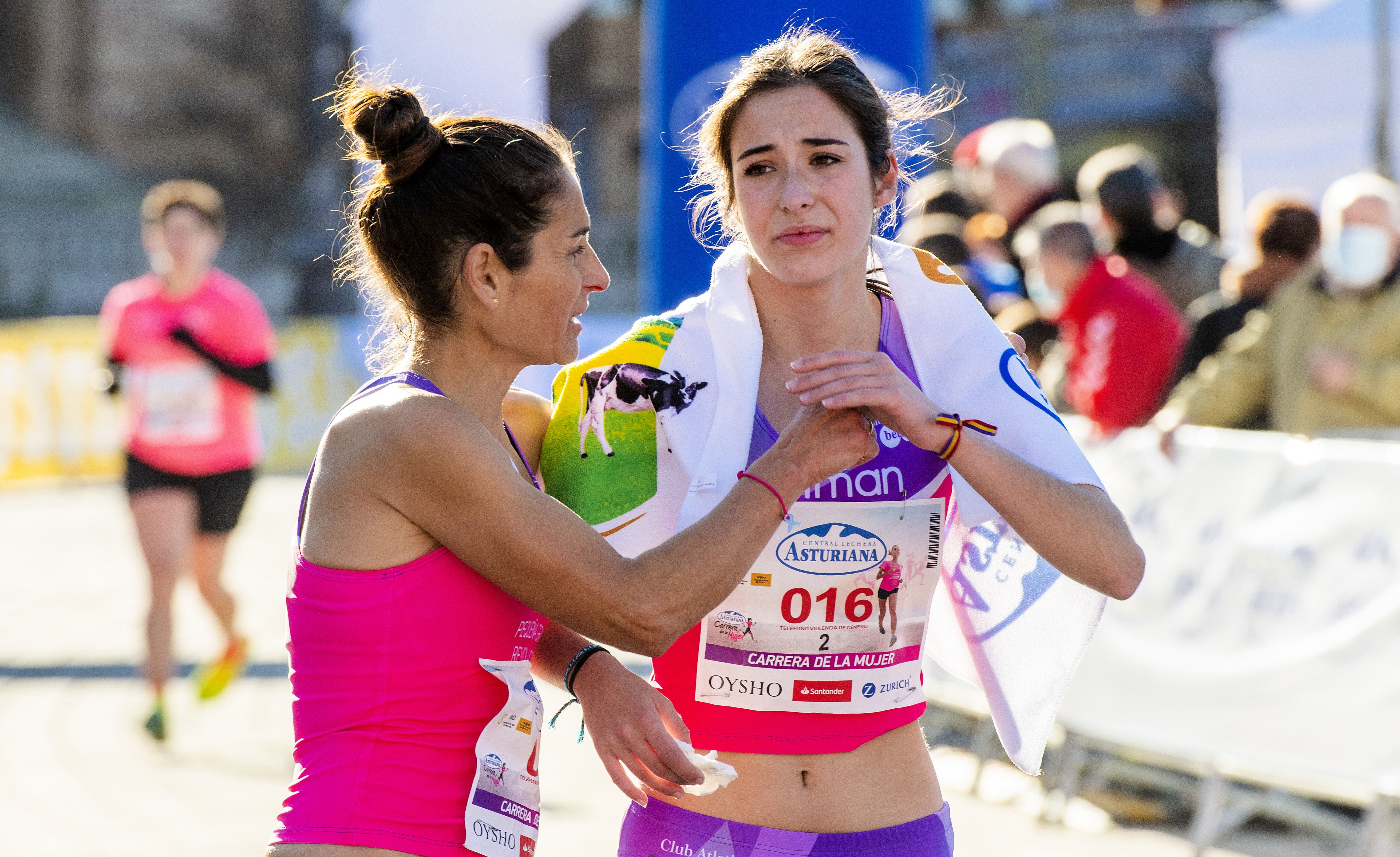 Las mejores fotos de la Carrera de la Mujer Central Lechera Asturiana Sevilla 2021 (LLEGADAS A META / GALERÍA 1)