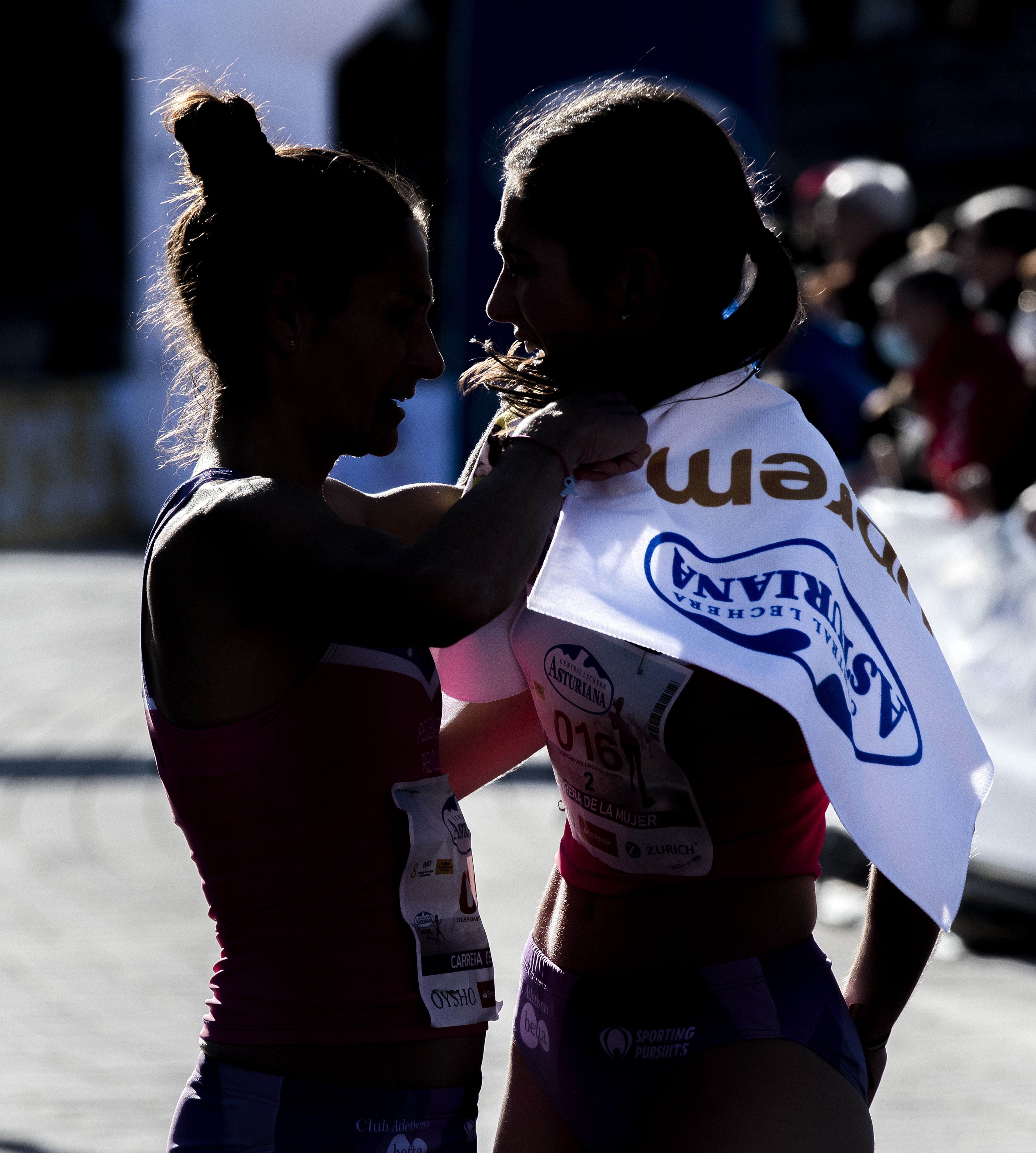 Las mejores fotos de la Carrera de la Mujer Central Lechera Asturiana Sevilla 2021 (LLEGADAS A META / GALERÍA 1)