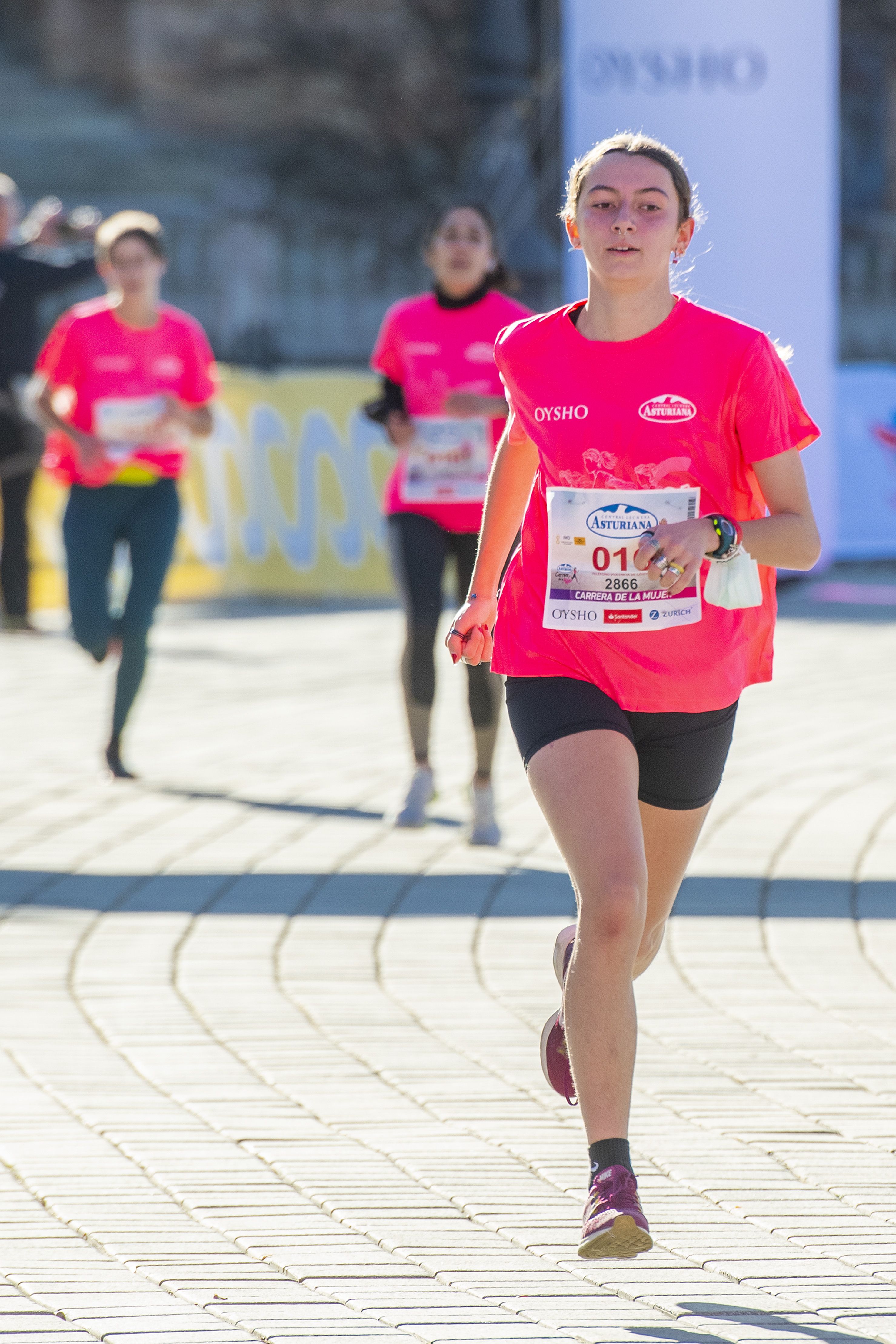 Las mejores fotos de la Carrera de la Mujer Central Lechera Asturiana Sevilla 2021 (LLEGADAS A META / GALERÍA 1)