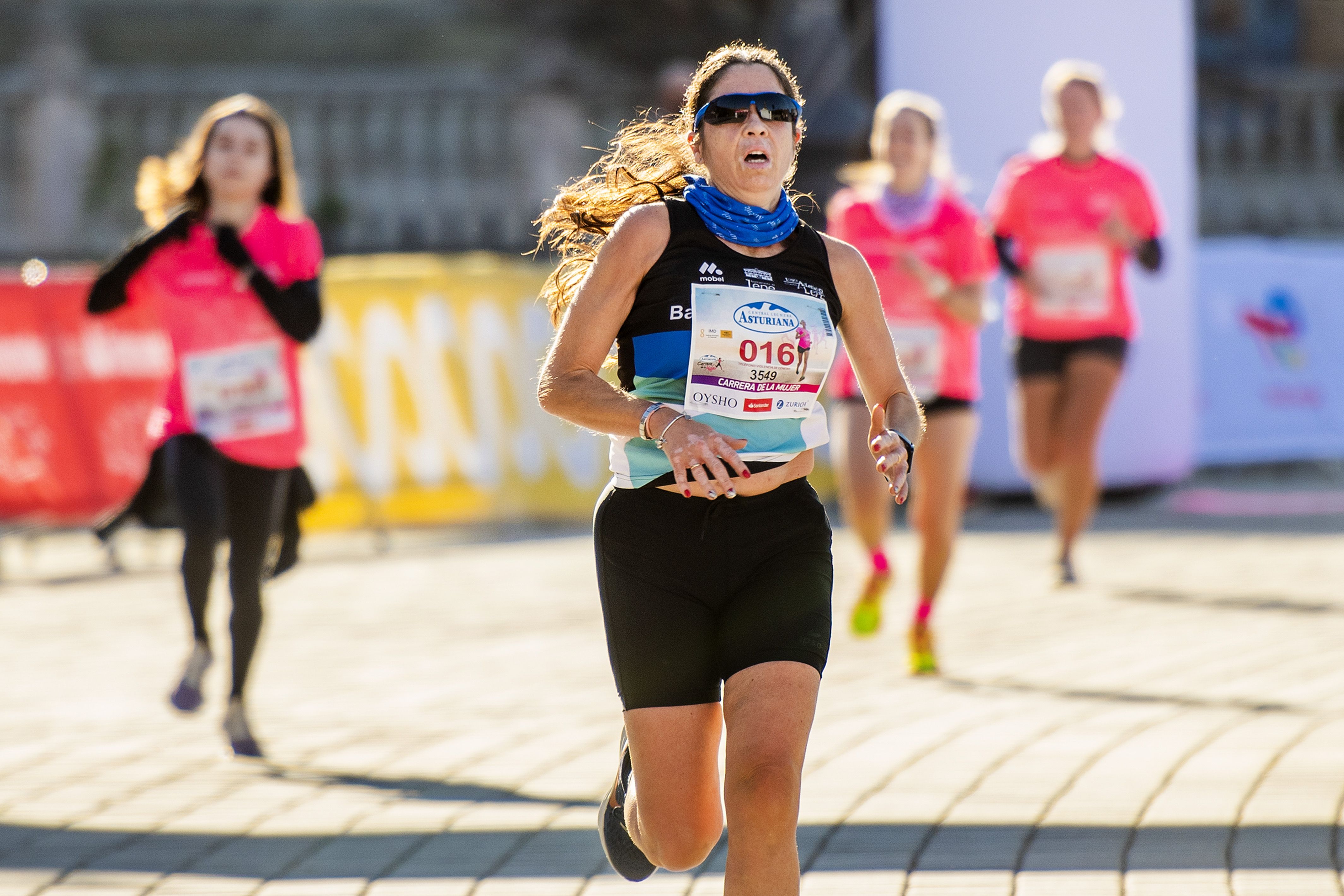 Las mejores fotos de la Carrera de la Mujer Central Lechera Asturiana Sevilla 2021 (LLEGADAS A META / GALERÍA 1)