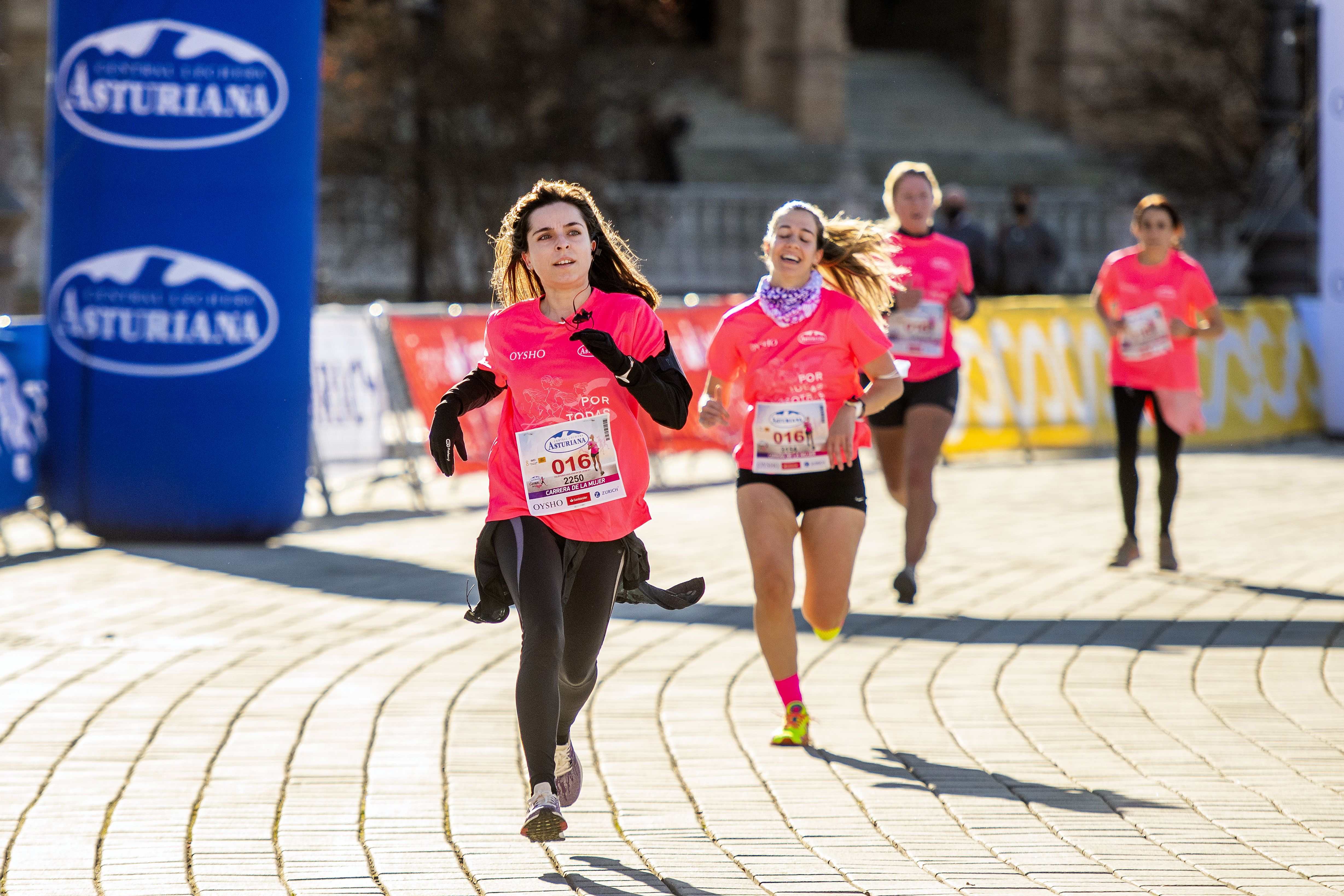 Las mejores fotos de la Carrera de la Mujer Central Lechera Asturiana Sevilla 2021 (LLEGADAS A META / GALERÍA 1)