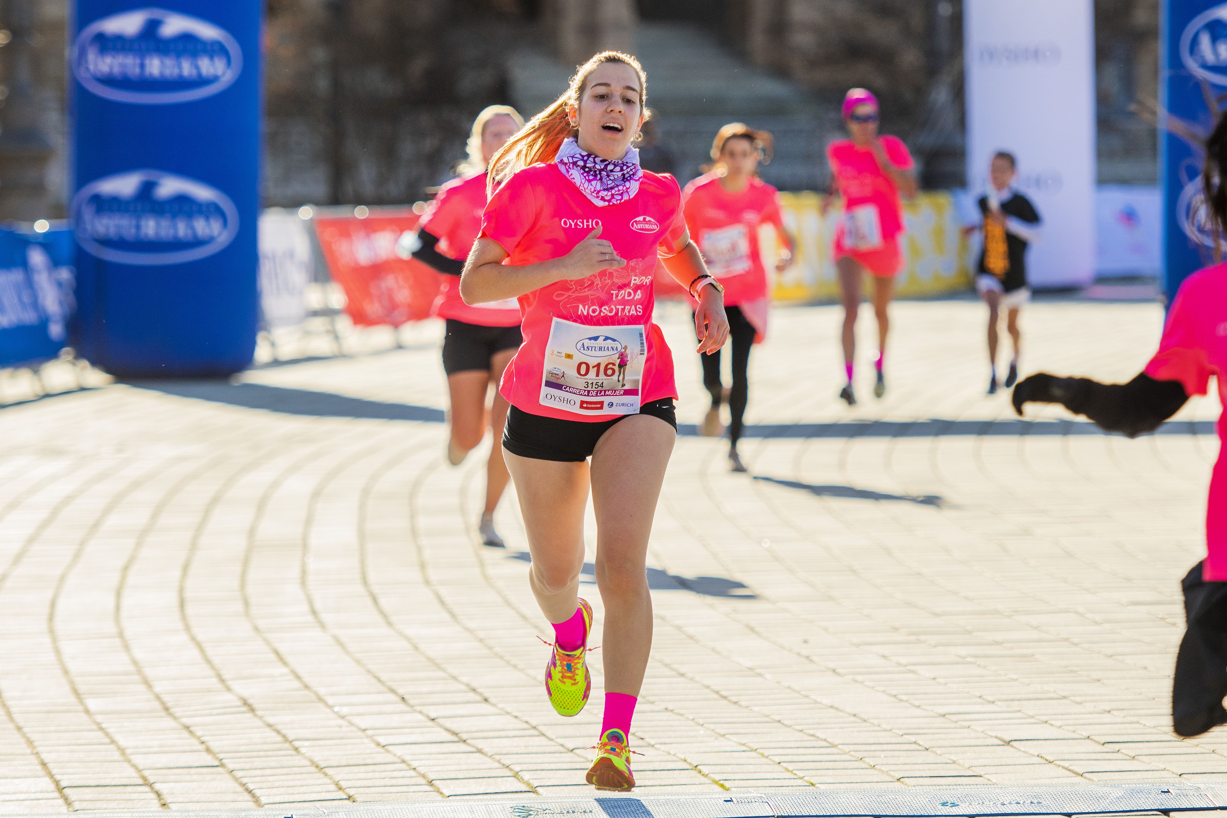 Las mejores fotos de la Carrera de la Mujer Central Lechera Asturiana Sevilla 2021 (LLEGADAS A META / GALERÍA 1)