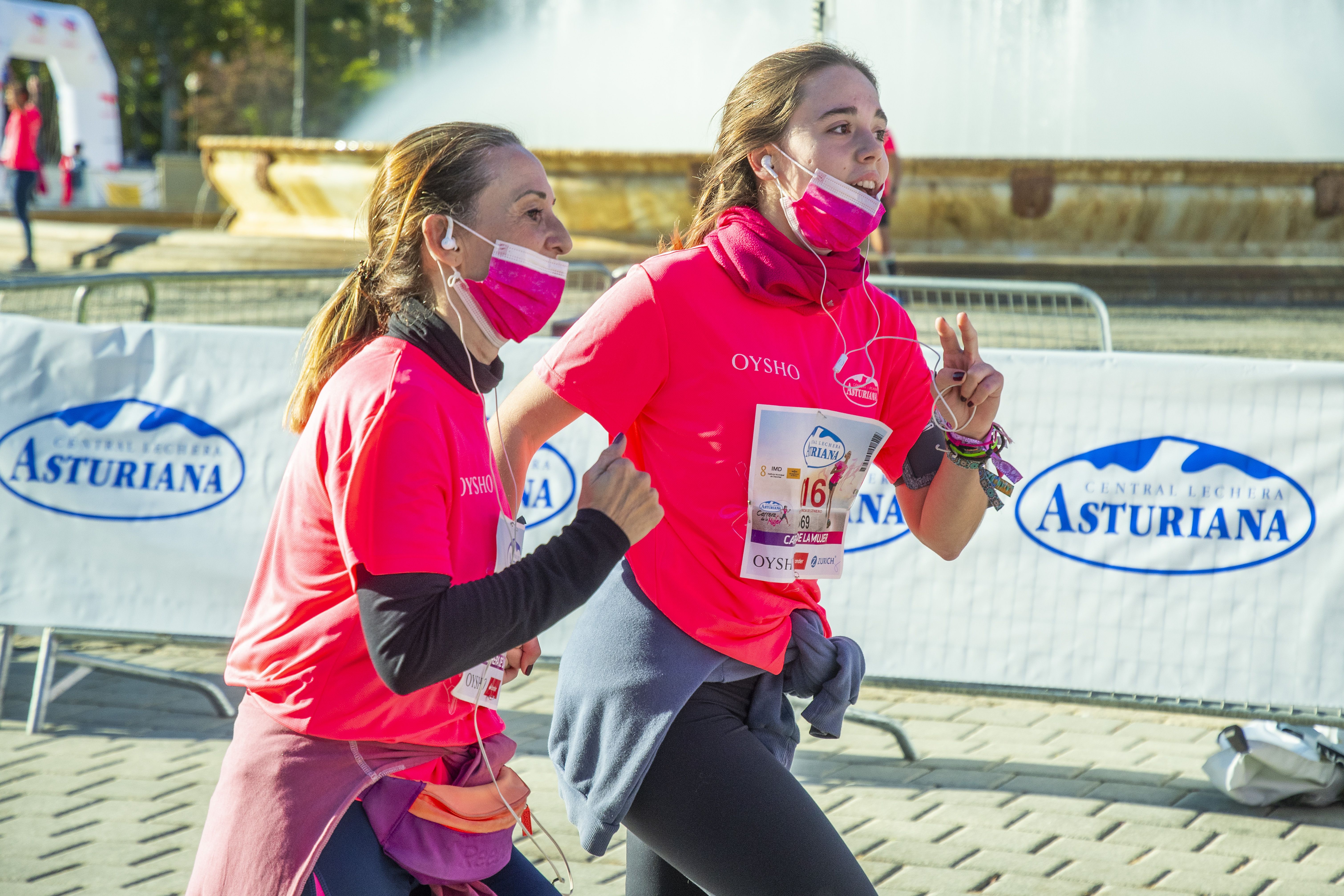 Las mejores fotos de la Carrera de la Mujer Central Lechera Asturiana Sevilla 2021 (LLEGADAS A META / GALERÍA 2)