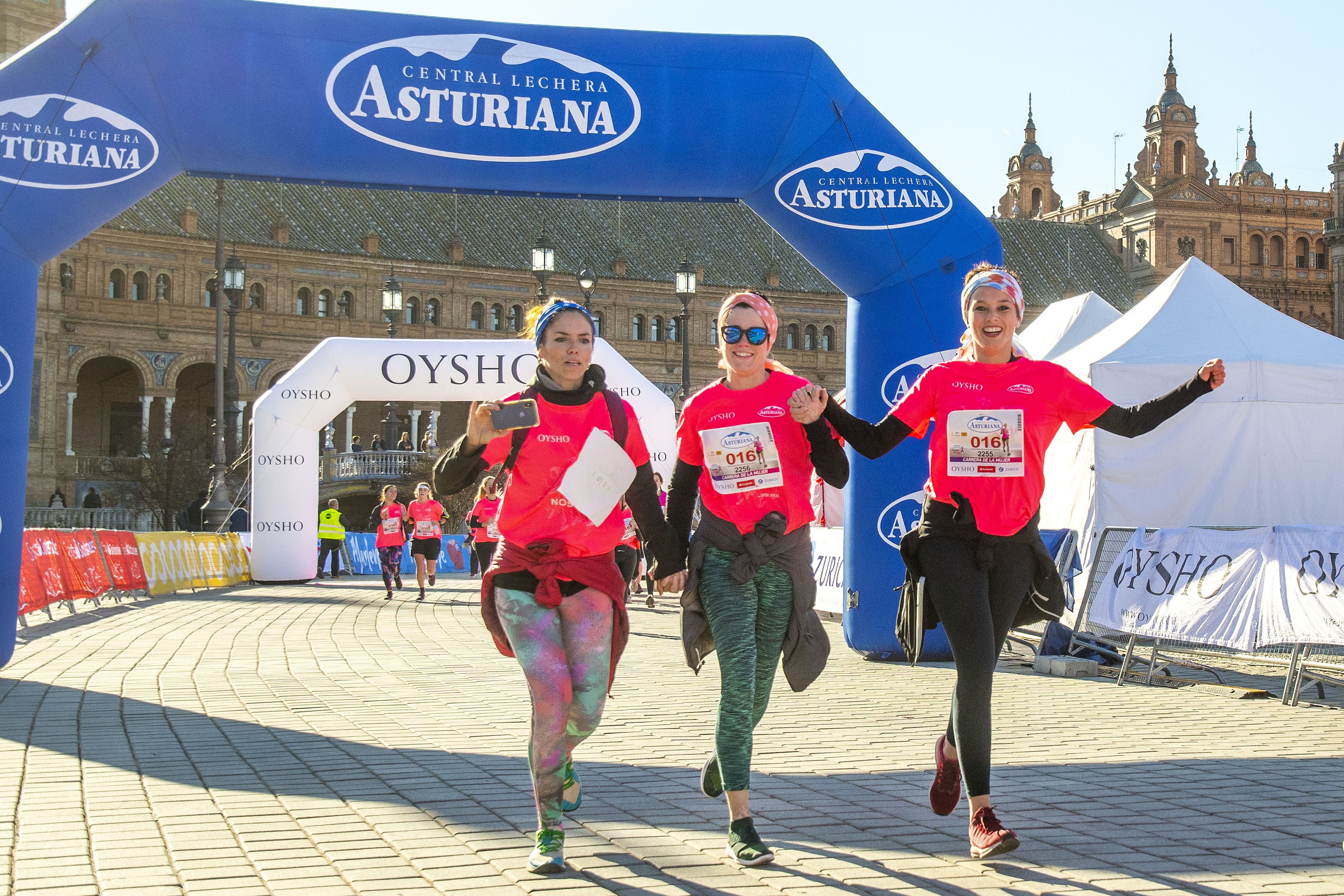 Las mejores fotos de la Carrera de la Mujer Central Lechera Asturiana Sevilla 2021 (LLEGADAS A META / GALERÍA 2)