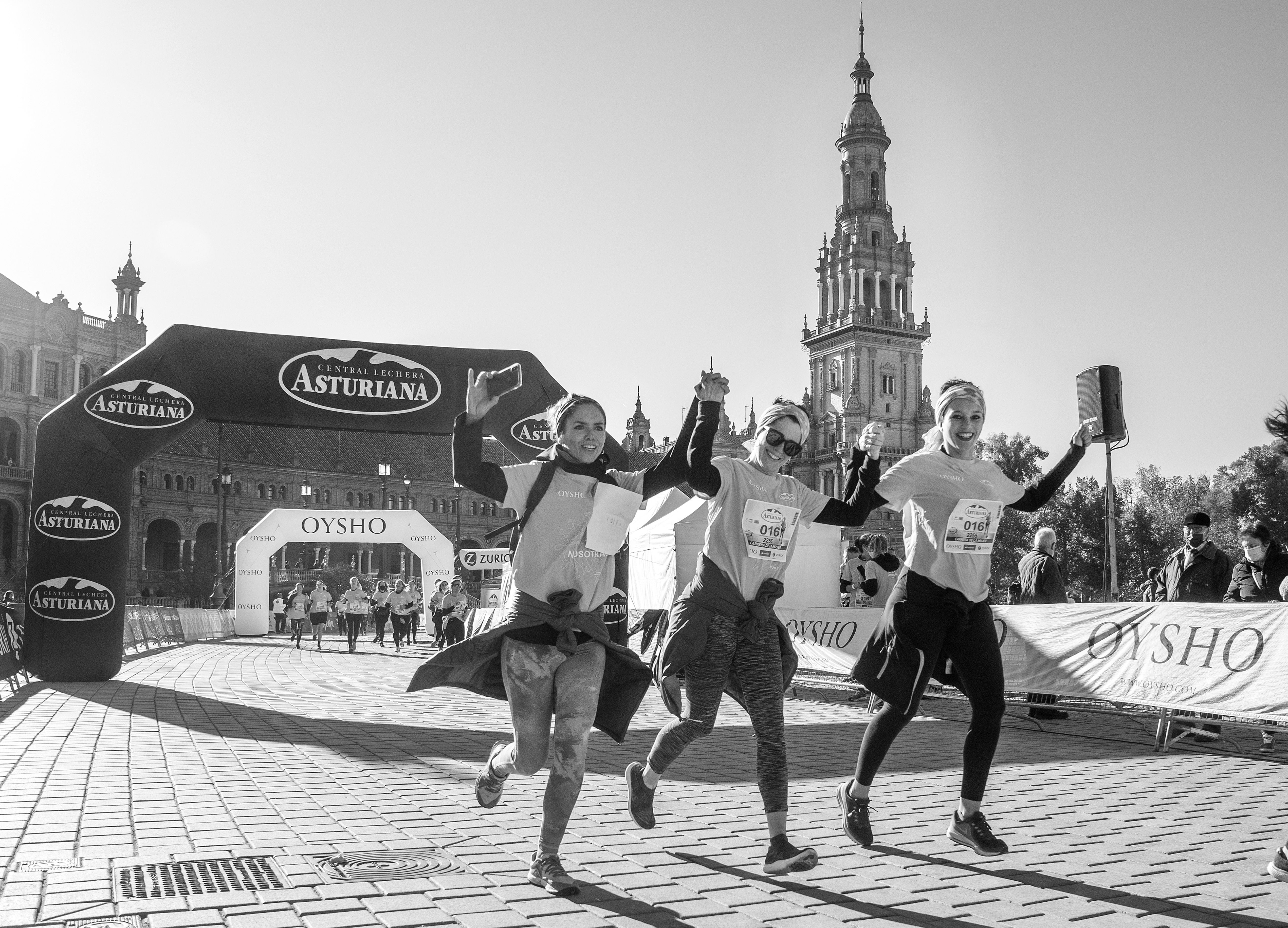 Las mejores fotos de la Carrera de la Mujer Central Lechera Asturiana Sevilla 2021 (LLEGADAS A META / GALERÍA 2)