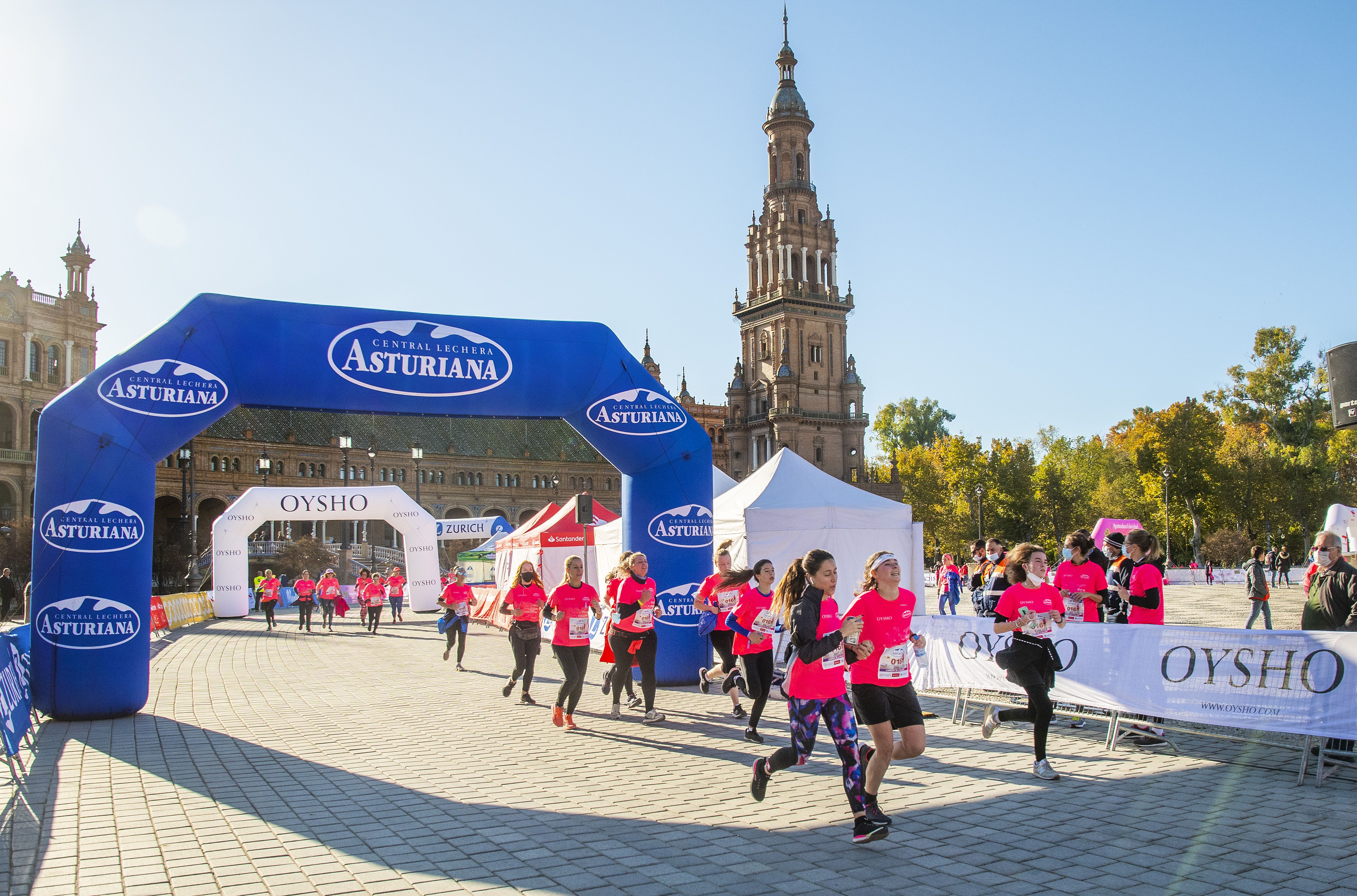 Las mejores fotos de la Carrera de la Mujer Central Lechera Asturiana Sevilla 2021 (LLEGADAS A META / GALERÍA 2)