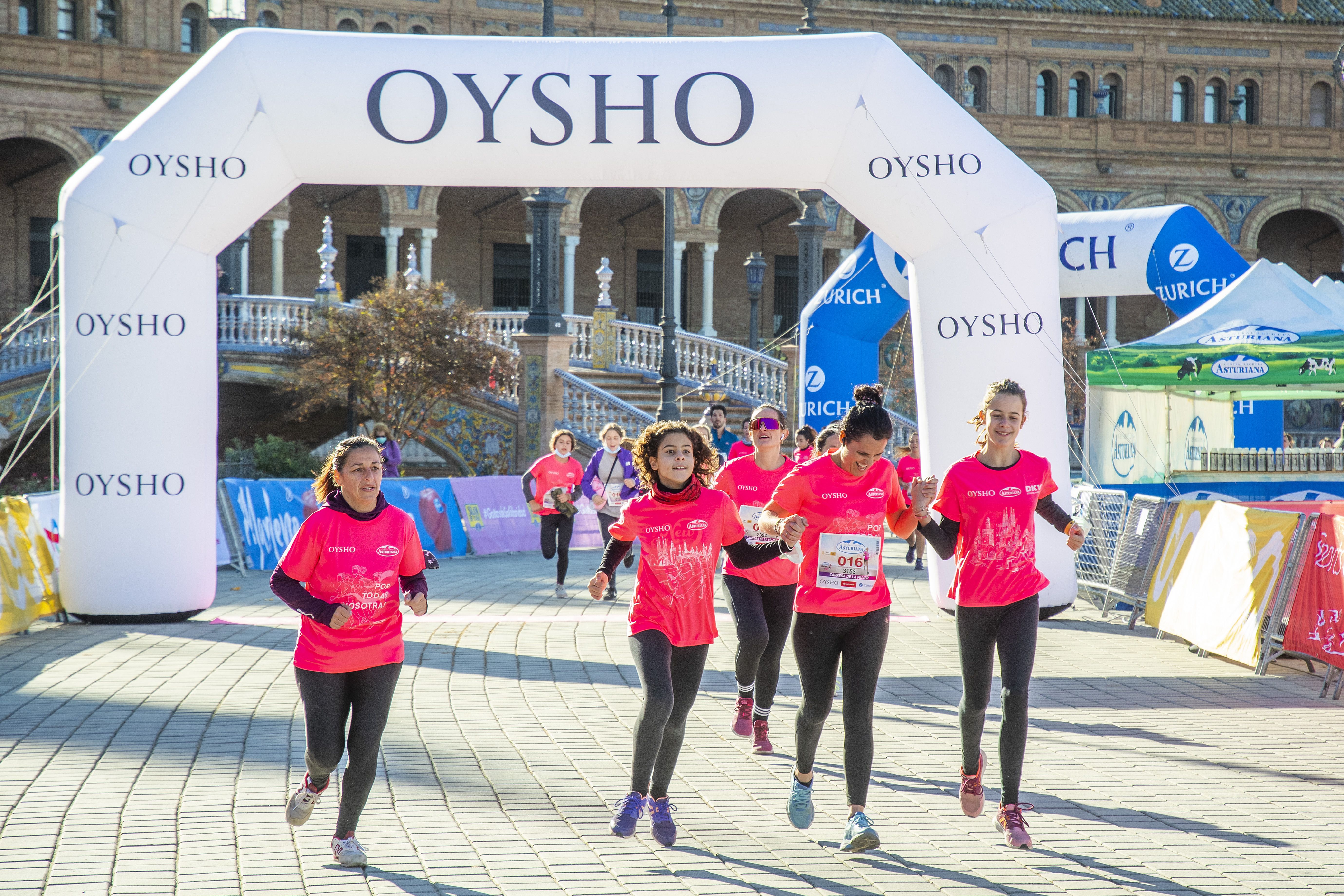 Las mejores fotos de la Carrera de la Mujer Central Lechera Asturiana Sevilla 2021 (LLEGADAS A META / GALERÍA 2)