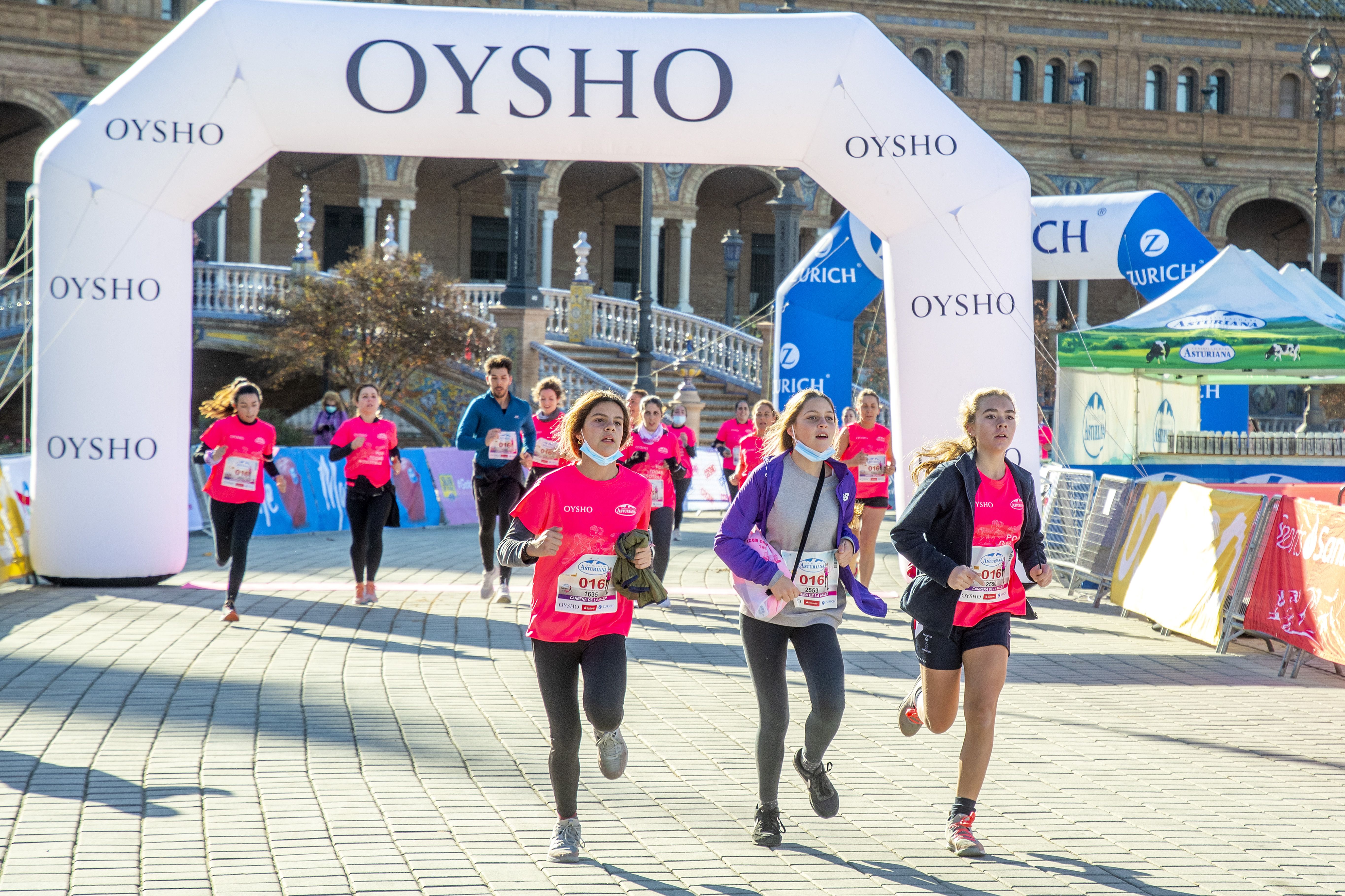 Las mejores fotos de la Carrera de la Mujer Central Lechera Asturiana Sevilla 2021 (LLEGADAS A META / GALERÍA 2)