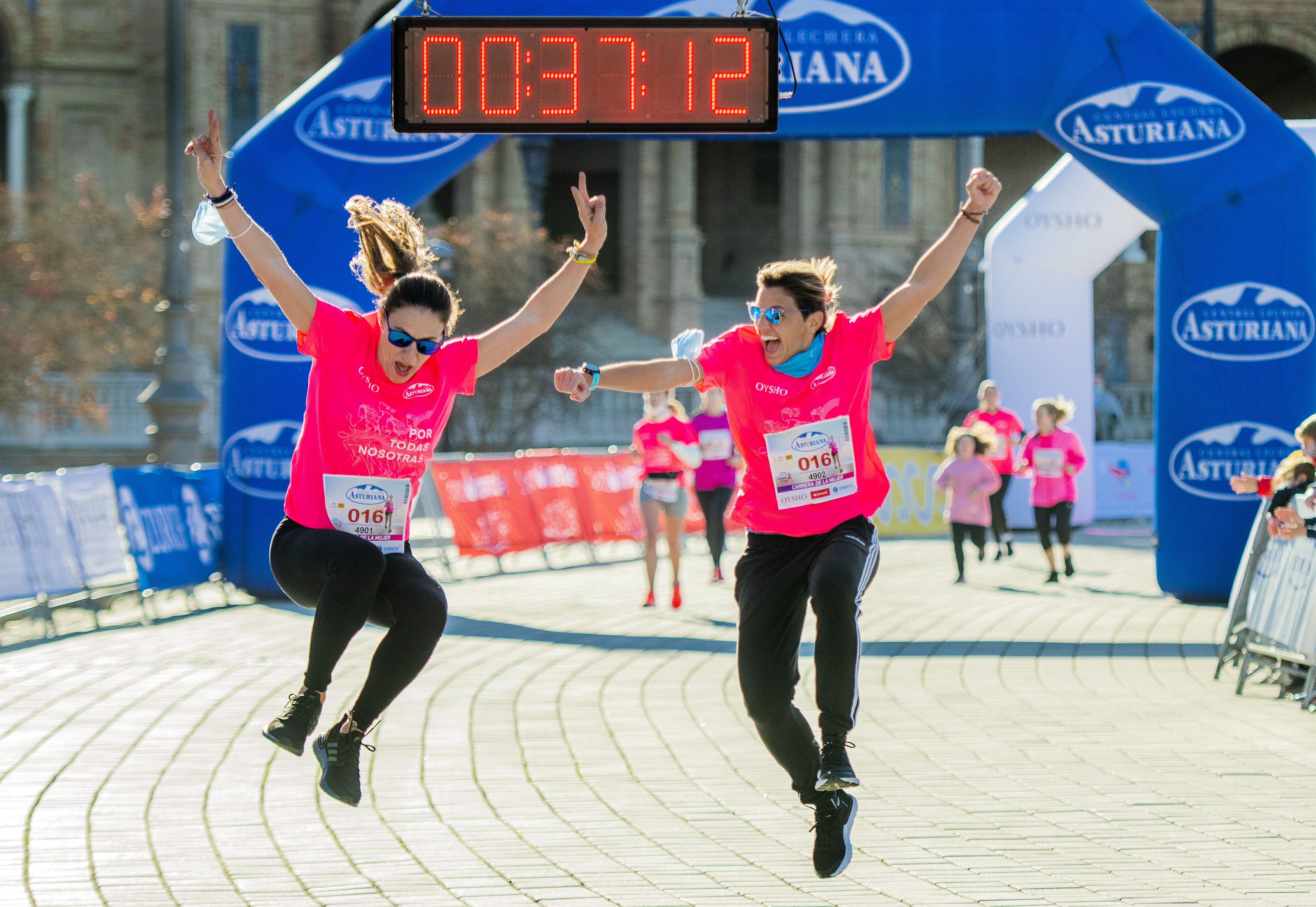 Las mejores fotos de la Carrera de la Mujer Central Lechera Asturiana Sevilla 2021 (LLEGADAS A META / GALERÍA 2)