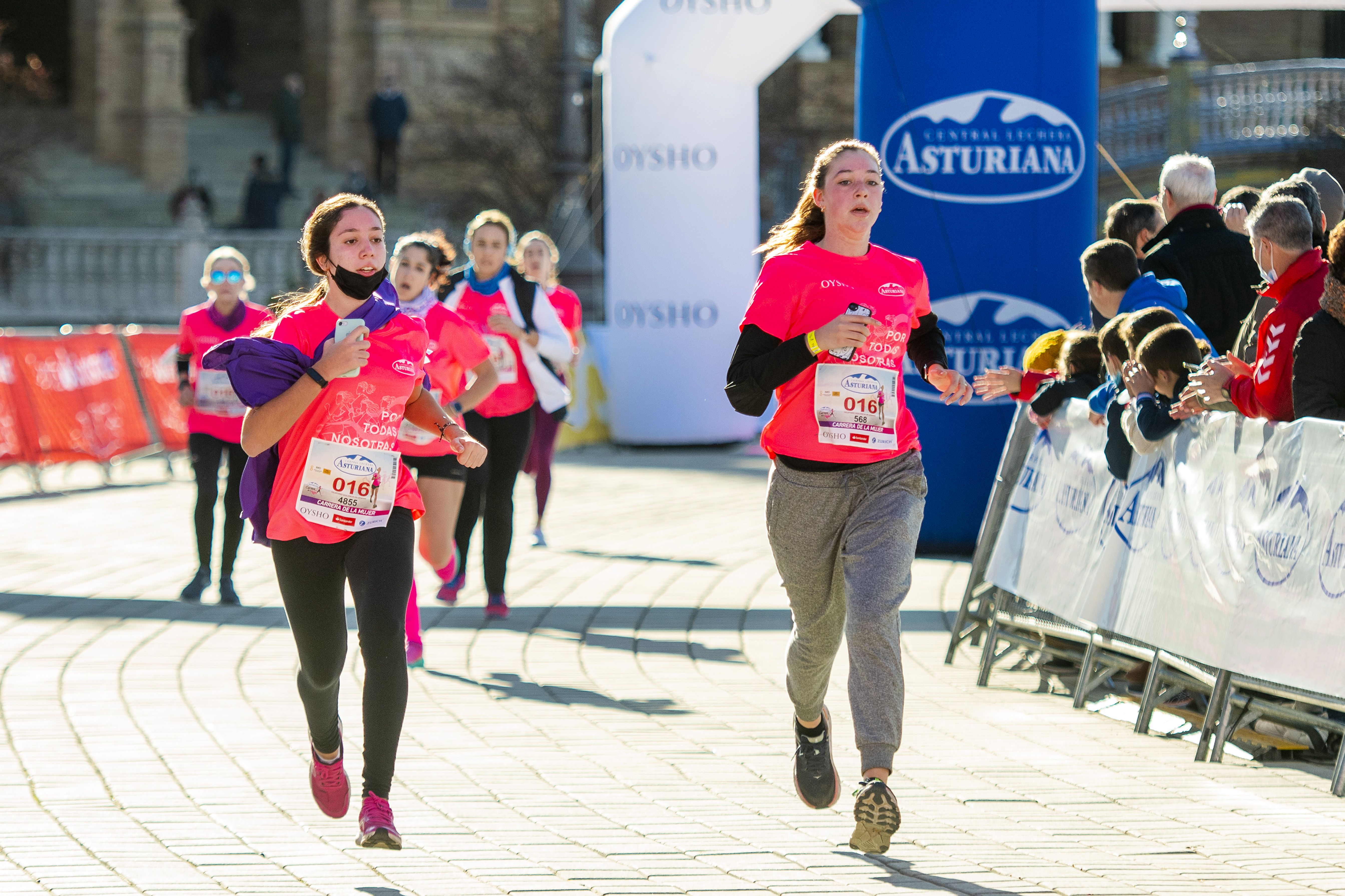 Las mejores fotos de la Carrera de la Mujer Central Lechera Asturiana Sevilla 2021 (LLEGADAS A META / GALERÍA 2)