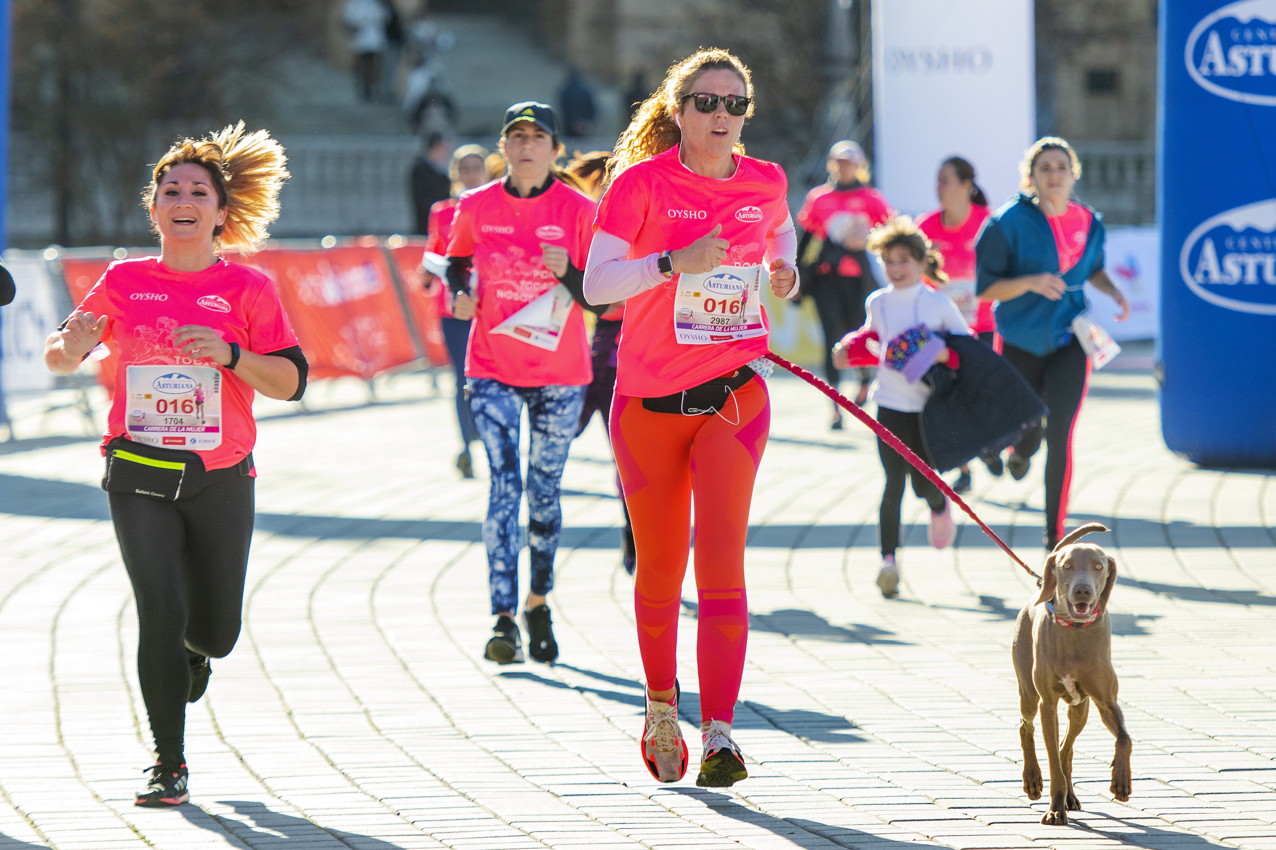 Las mejores fotos de la Carrera de la Mujer Central Lechera Asturiana Sevilla 2021 (LLEGADAS A META / GALERÍA 2)