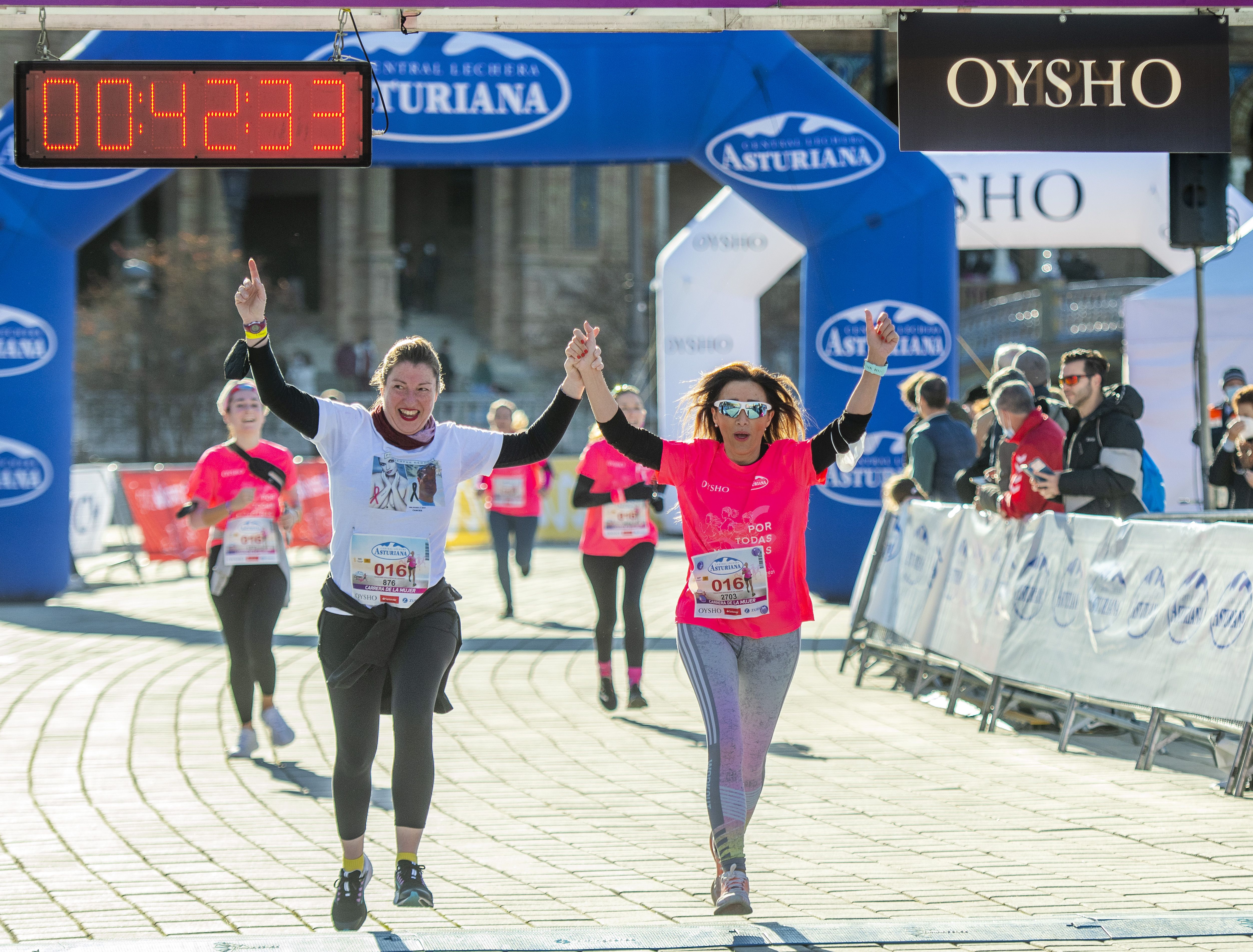 Las mejores fotos de la Carrera de la Mujer Central Lechera Asturiana Sevilla 2021 (LLEGADAS A META / GALERÍA 2)