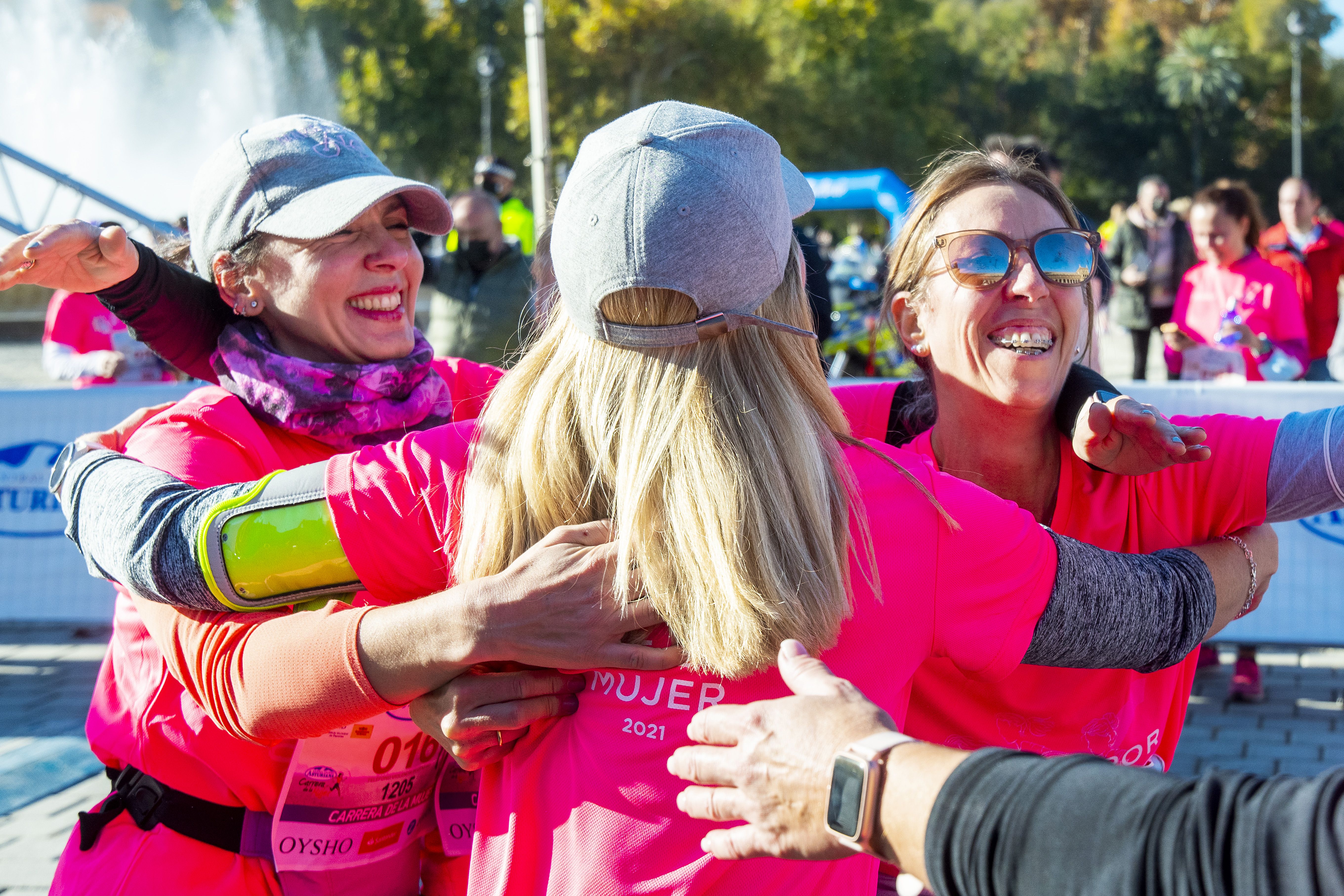 Las mejores fotos de la Carrera de la Mujer Central Lechera Asturiana Sevilla 2021 (LLEGADAS A META / GALERÍA 2)