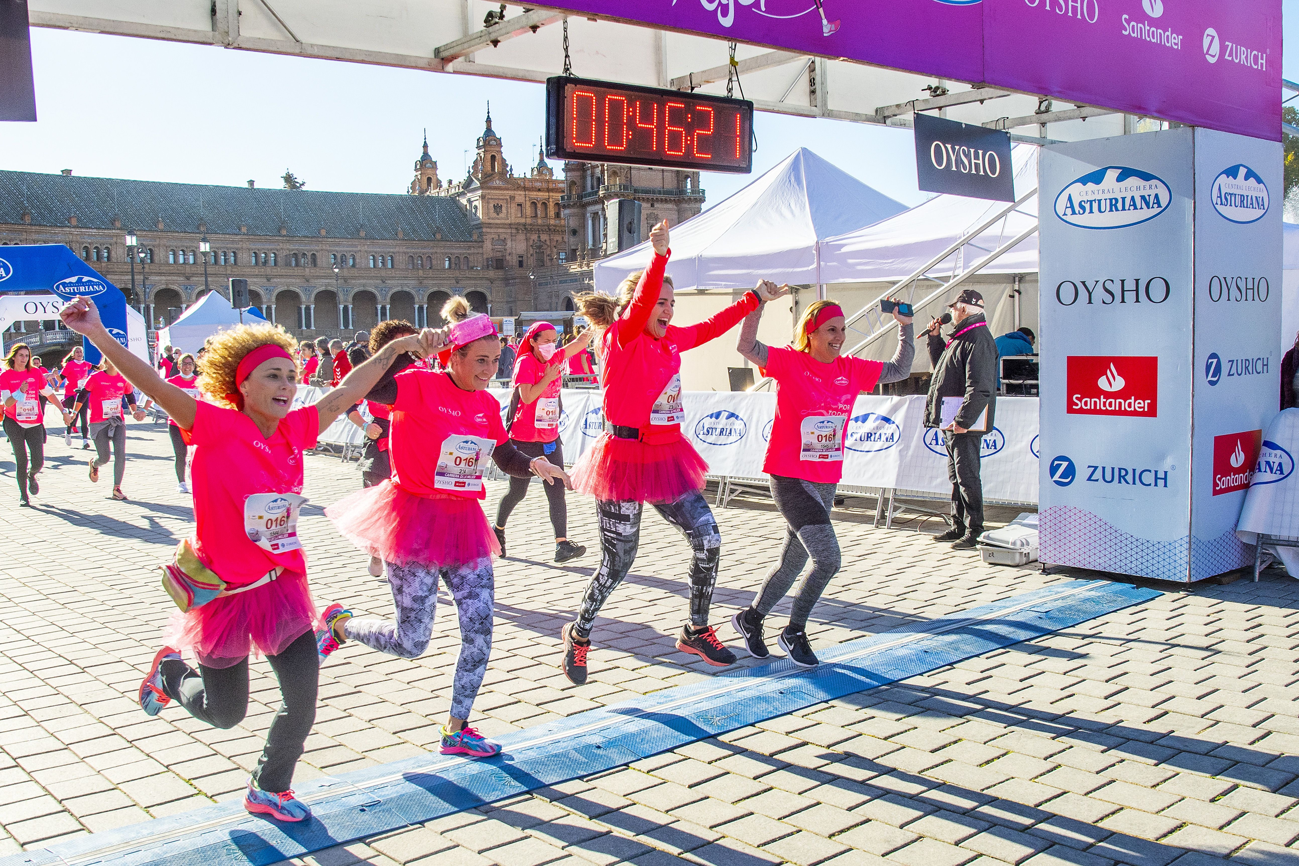 Las mejores fotos de la Carrera de la Mujer Central Lechera Asturiana Sevilla 2021 (LLEGADAS A META / GALERÍA 2)