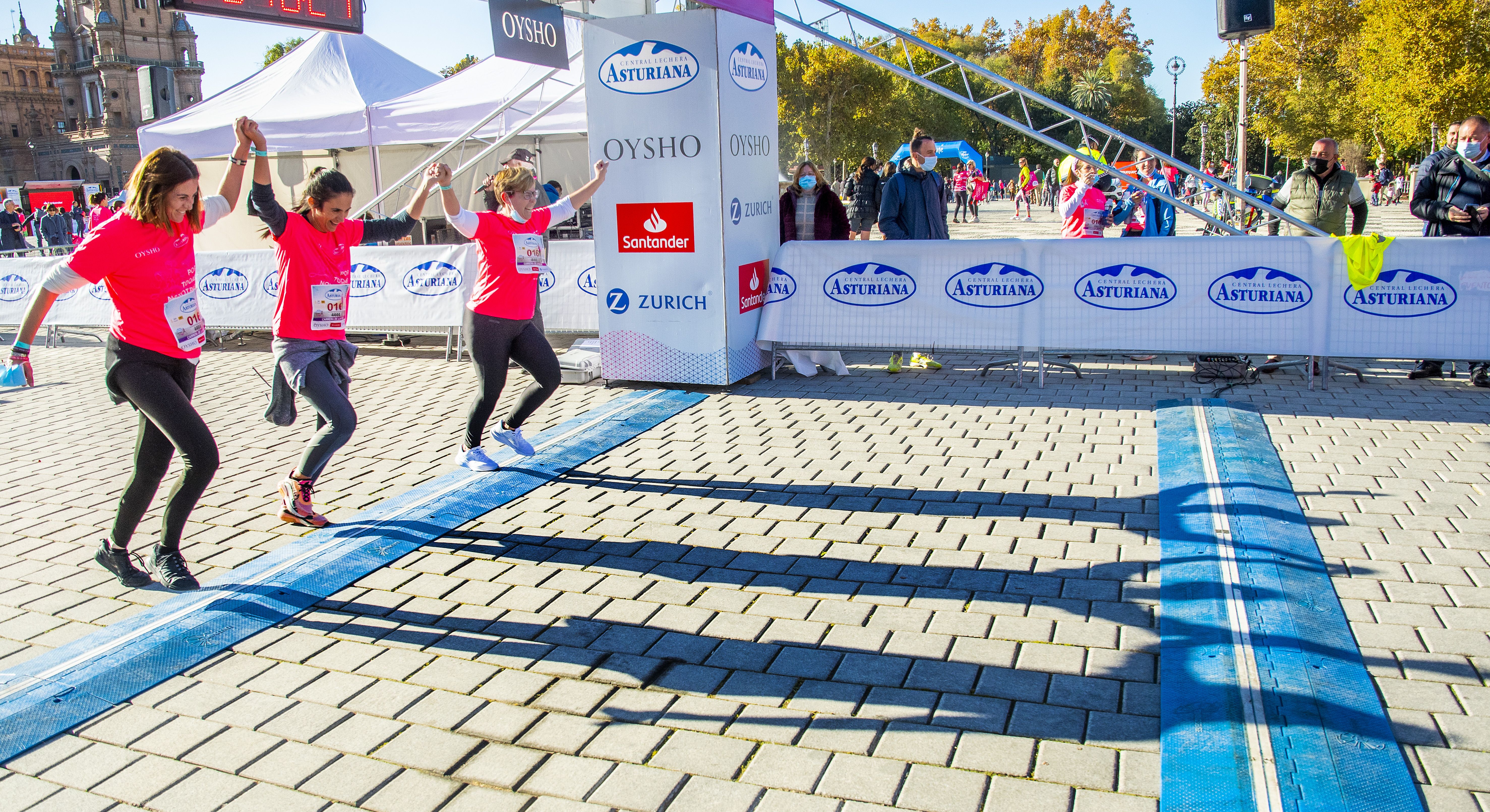 Las mejores fotos de la Carrera de la Mujer Central Lechera Asturiana Sevilla 2021 (LLEGADAS A META / GALERÍA 2)