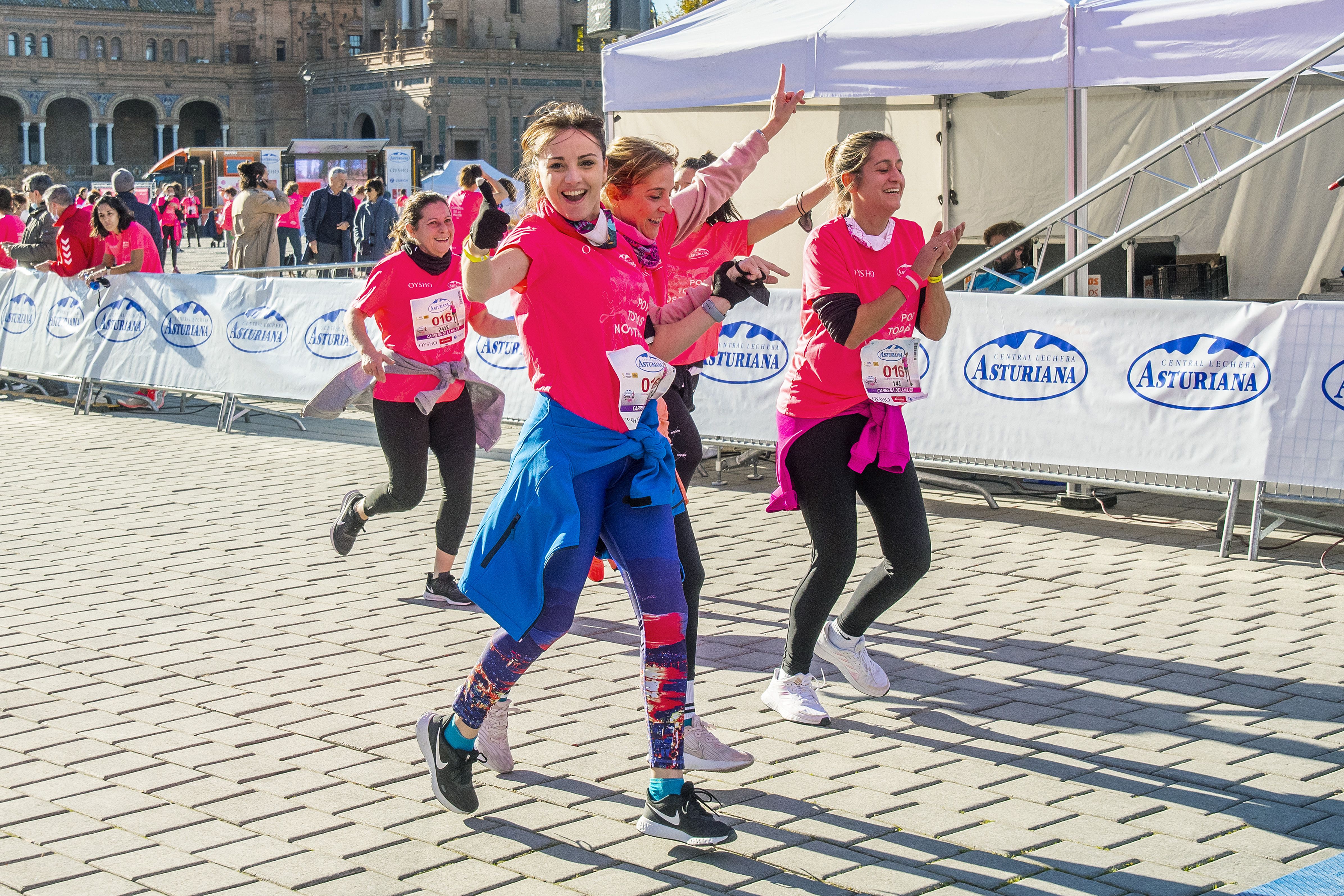 Las mejores fotos de la Carrera de la Mujer Central Lechera Asturiana Sevilla 2021 (LLEGADAS A META / GALERÍA 2)