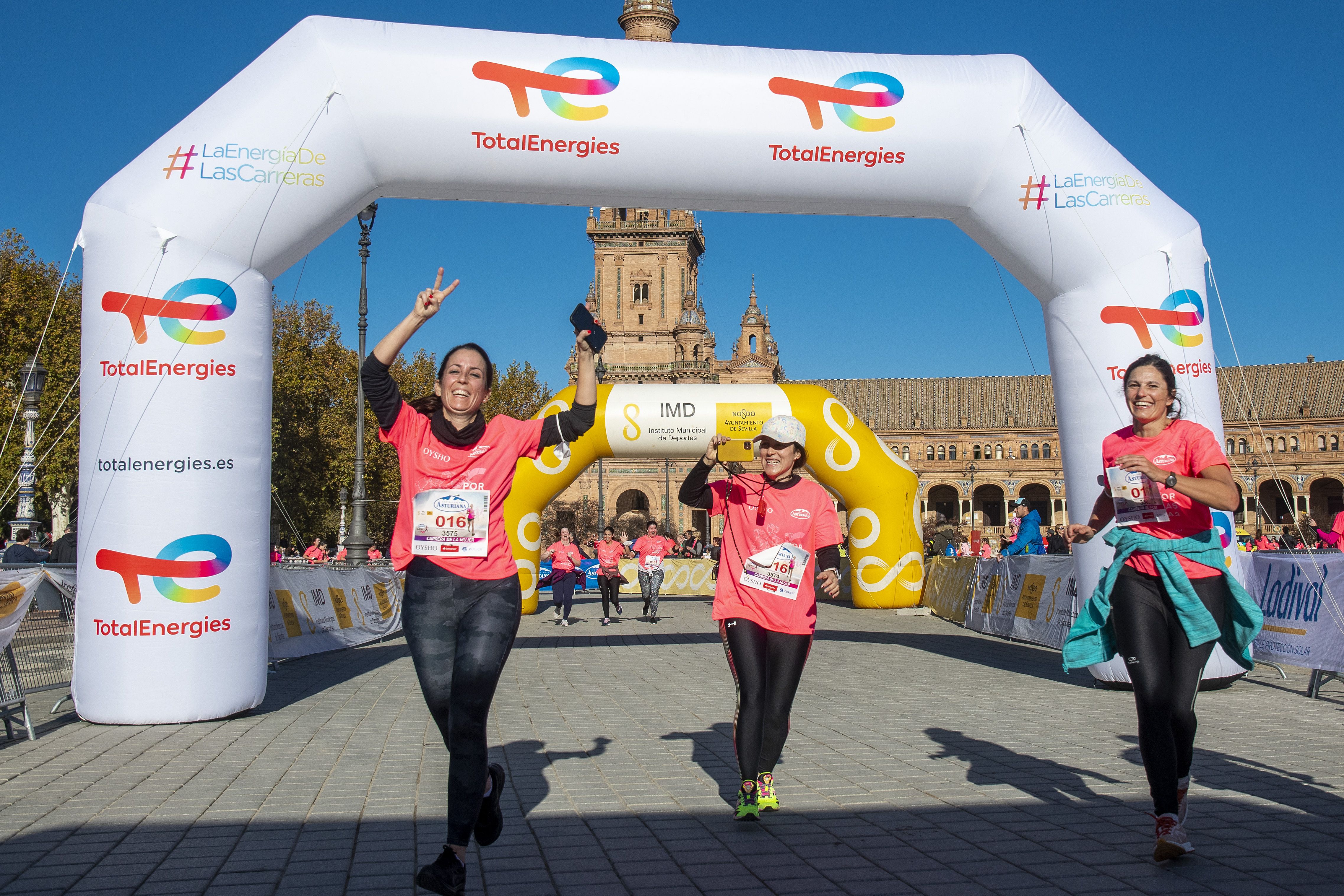 Las mejores fotos de la Carrera de la Mujer Central Lechera Asturiana Sevilla 2021 (LLEGADAS A META / GALERÍA 3)