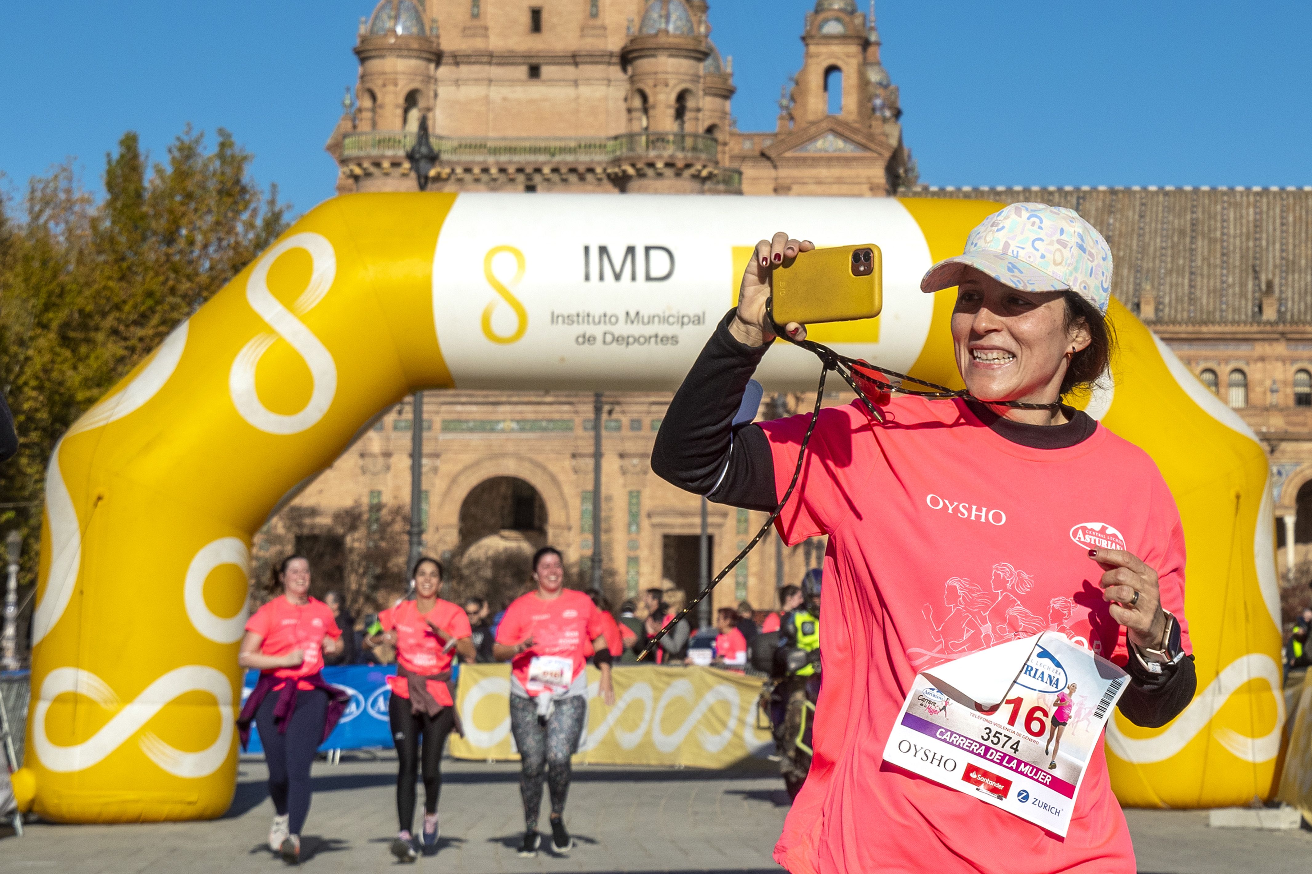 Las mejores fotos de la Carrera de la Mujer Central Lechera Asturiana Sevilla 2021 (LLEGADAS A META / GALERÍA 3)