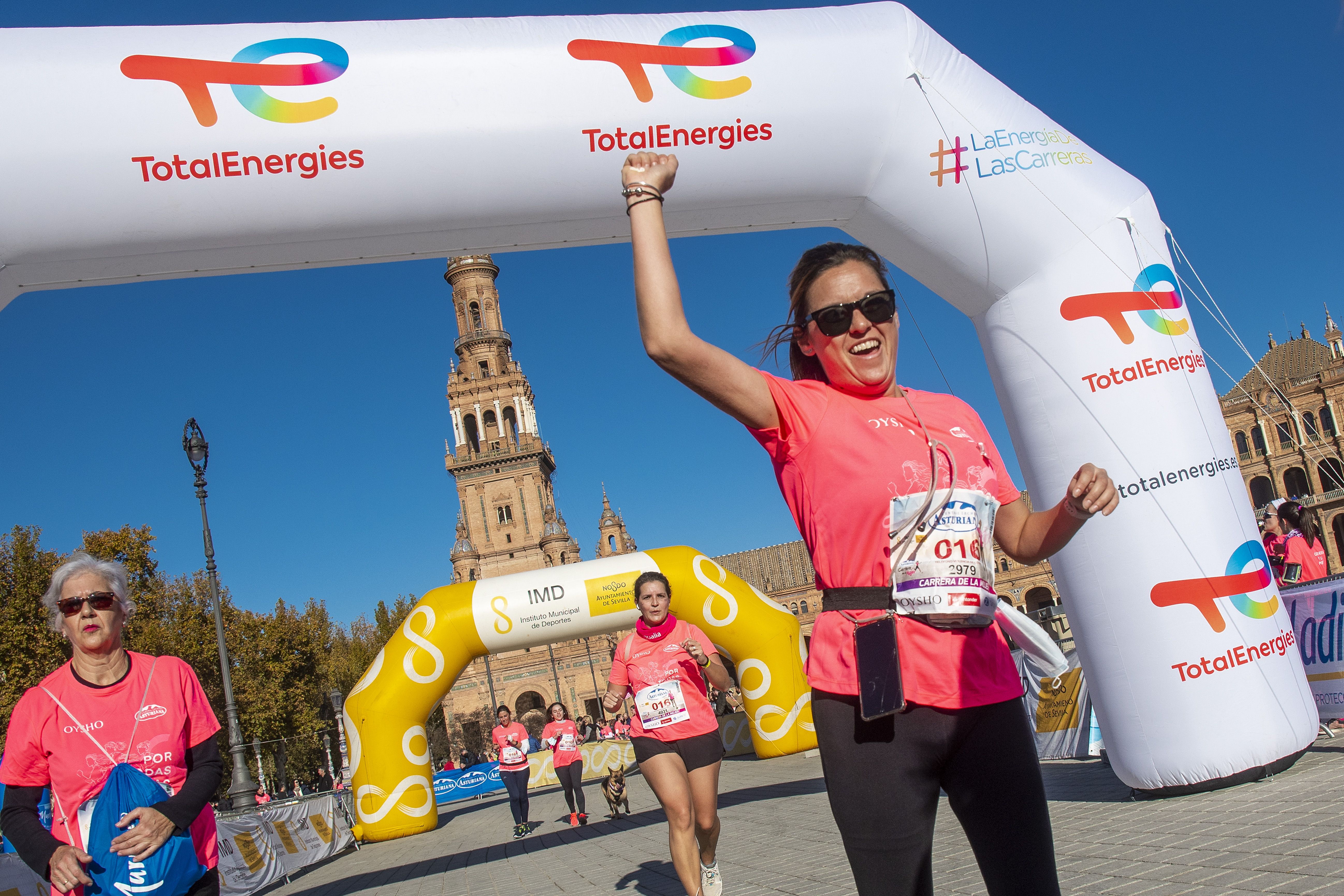 Las mejores fotos de la Carrera de la Mujer Central Lechera Asturiana Sevilla 2021 (LLEGADAS A META / GALERÍA 3)