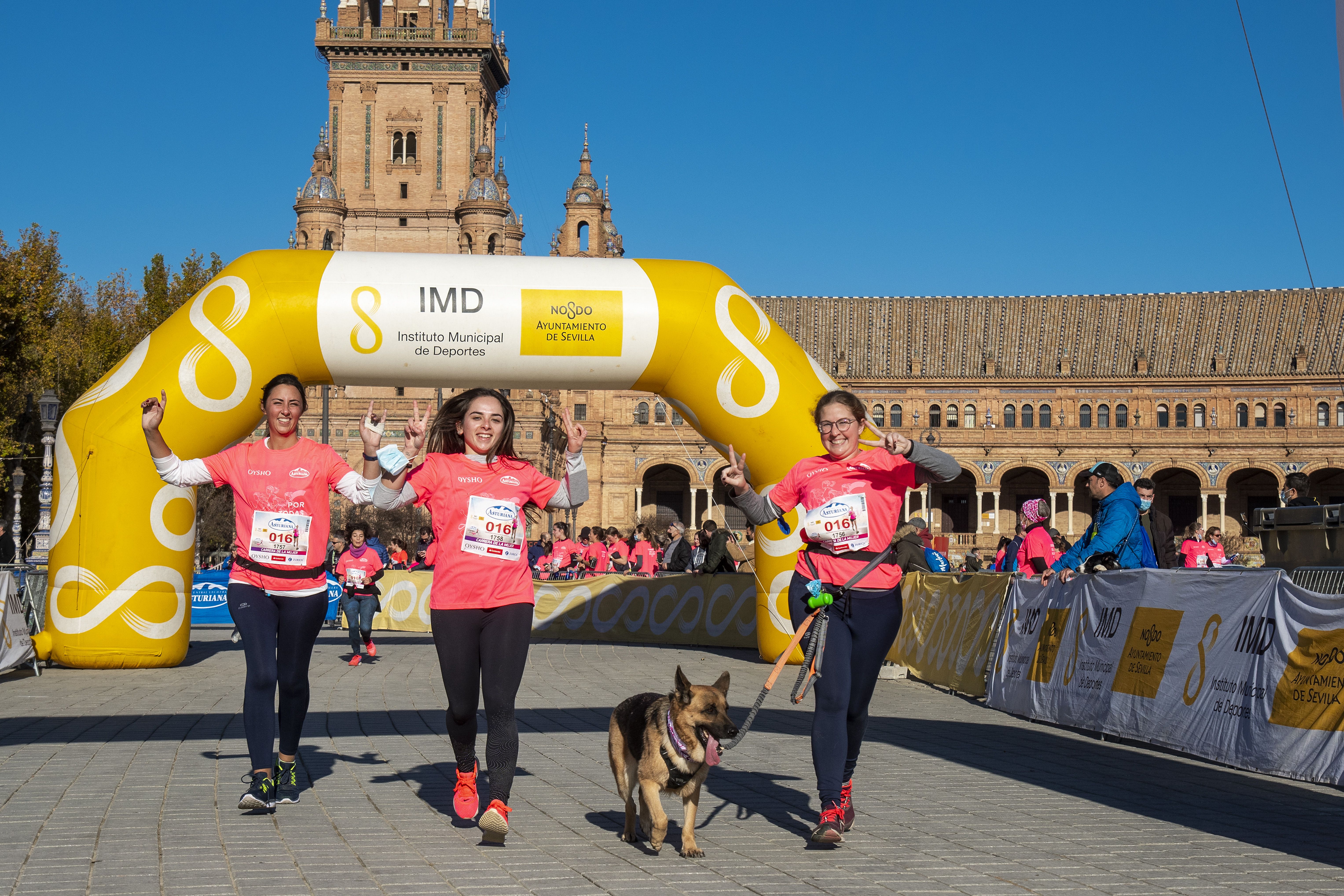 Las mejores fotos de la Carrera de la Mujer Central Lechera Asturiana Sevilla 2021 (LLEGADAS A META / GALERÍA 3)
