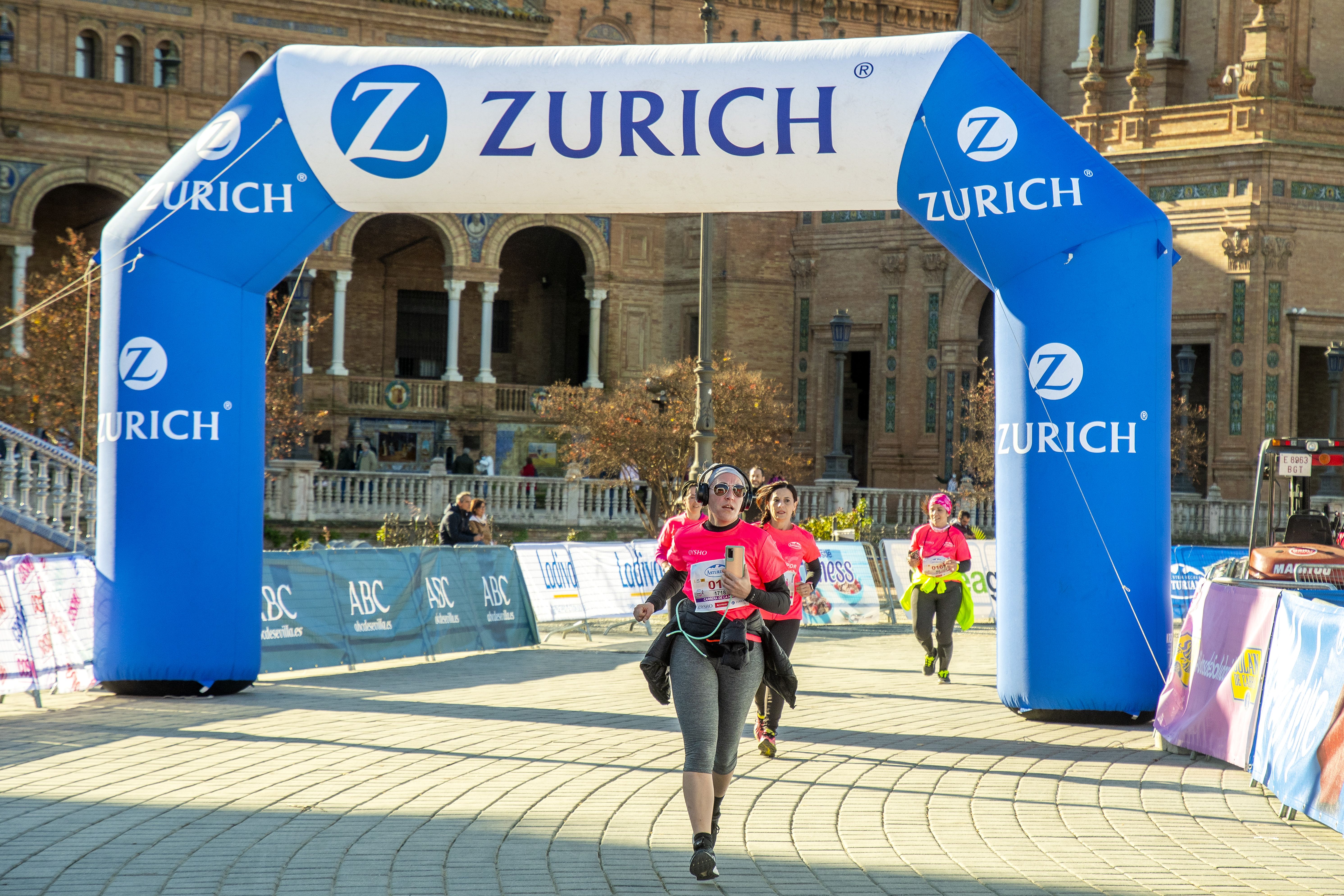 Las mejores fotos de la Carrera de la Mujer Central Lechera Asturiana Sevilla 2021 (LLEGADAS A META / GALERÍA 3)
