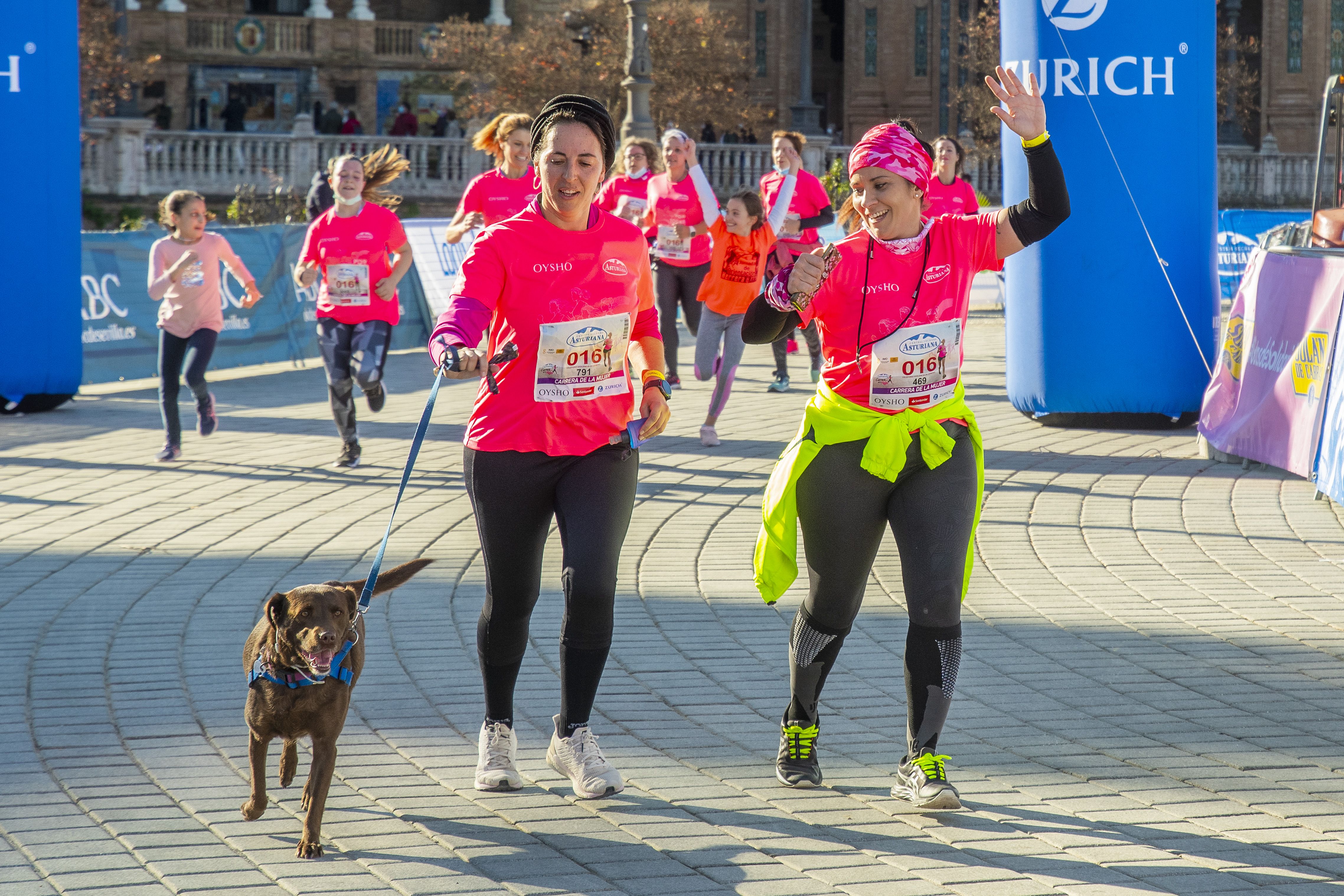 Las mejores fotos de la Carrera de la Mujer Central Lechera Asturiana Sevilla 2021 (LLEGADAS A META / GALERÍA 3)