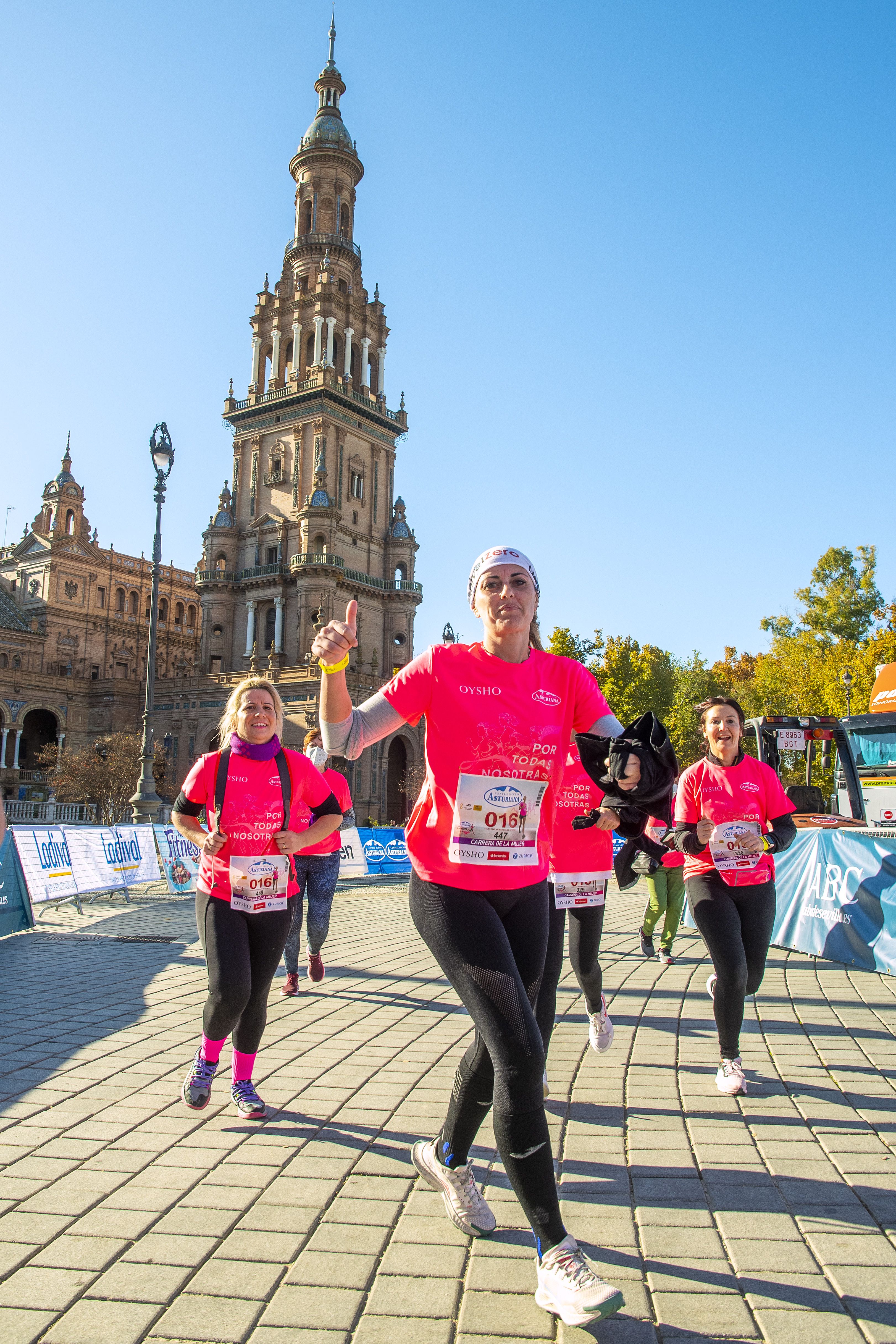 Las mejores fotos de la Carrera de la Mujer Central Lechera Asturiana Sevilla 2021 (LLEGADAS A META / GALERÍA 3)