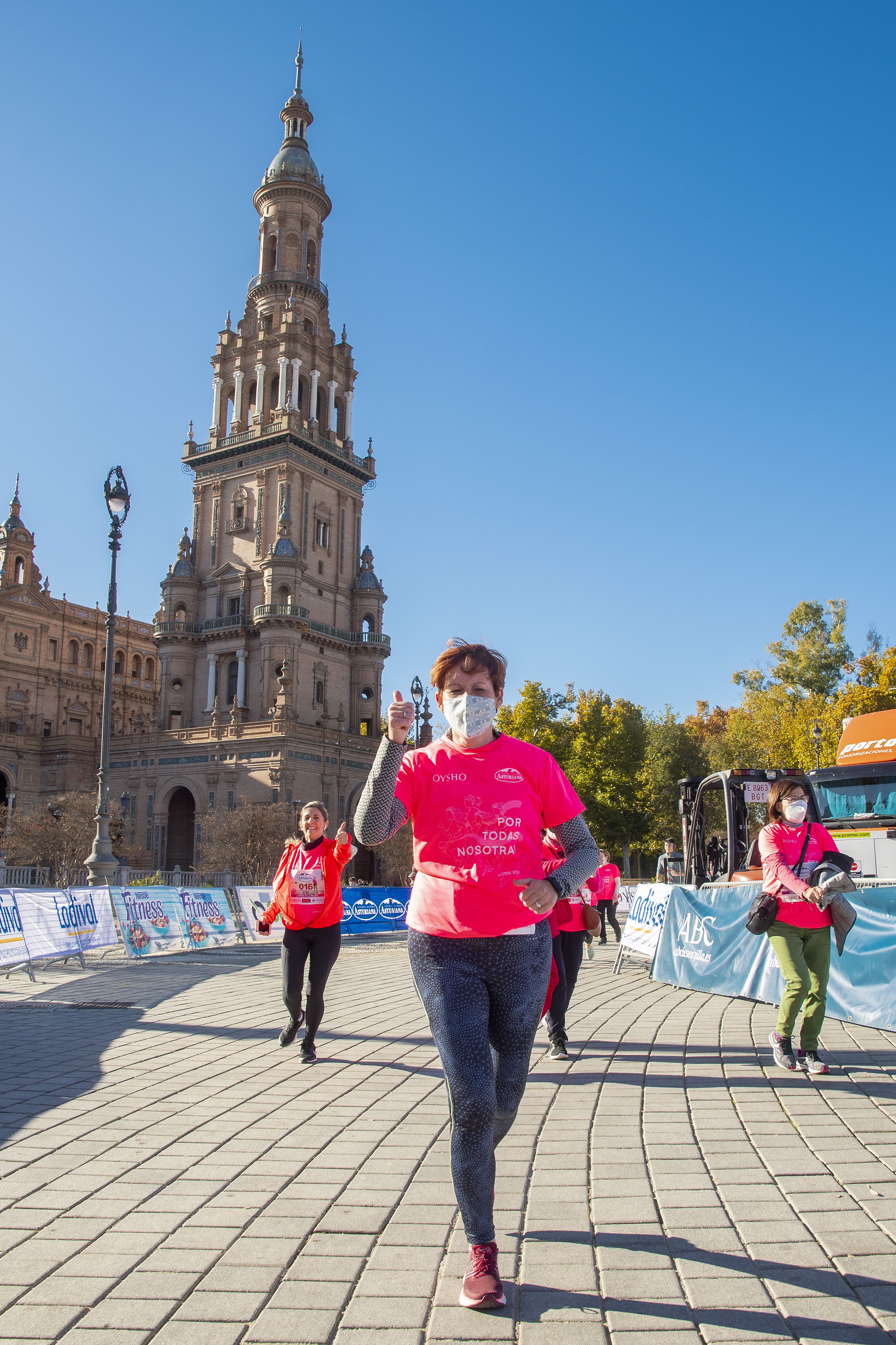 Las mejores fotos de la Carrera de la Mujer Central Lechera Asturiana Sevilla 2021 (LLEGADAS A META / GALERÍA 3)