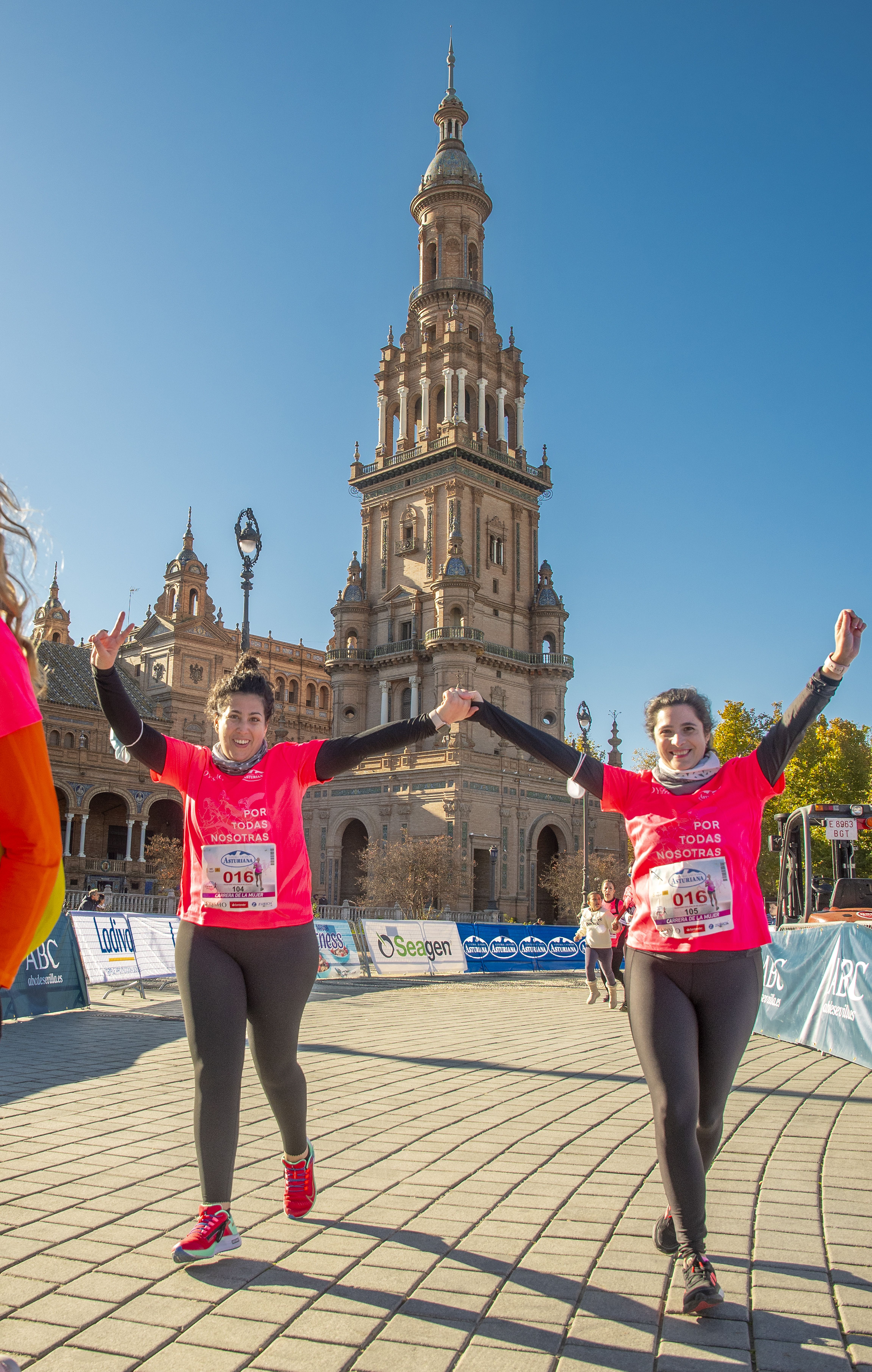 Las mejores fotos de la Carrera de la Mujer Central Lechera Asturiana Sevilla 2021 (LLEGADAS A META / GALERÍA 3)