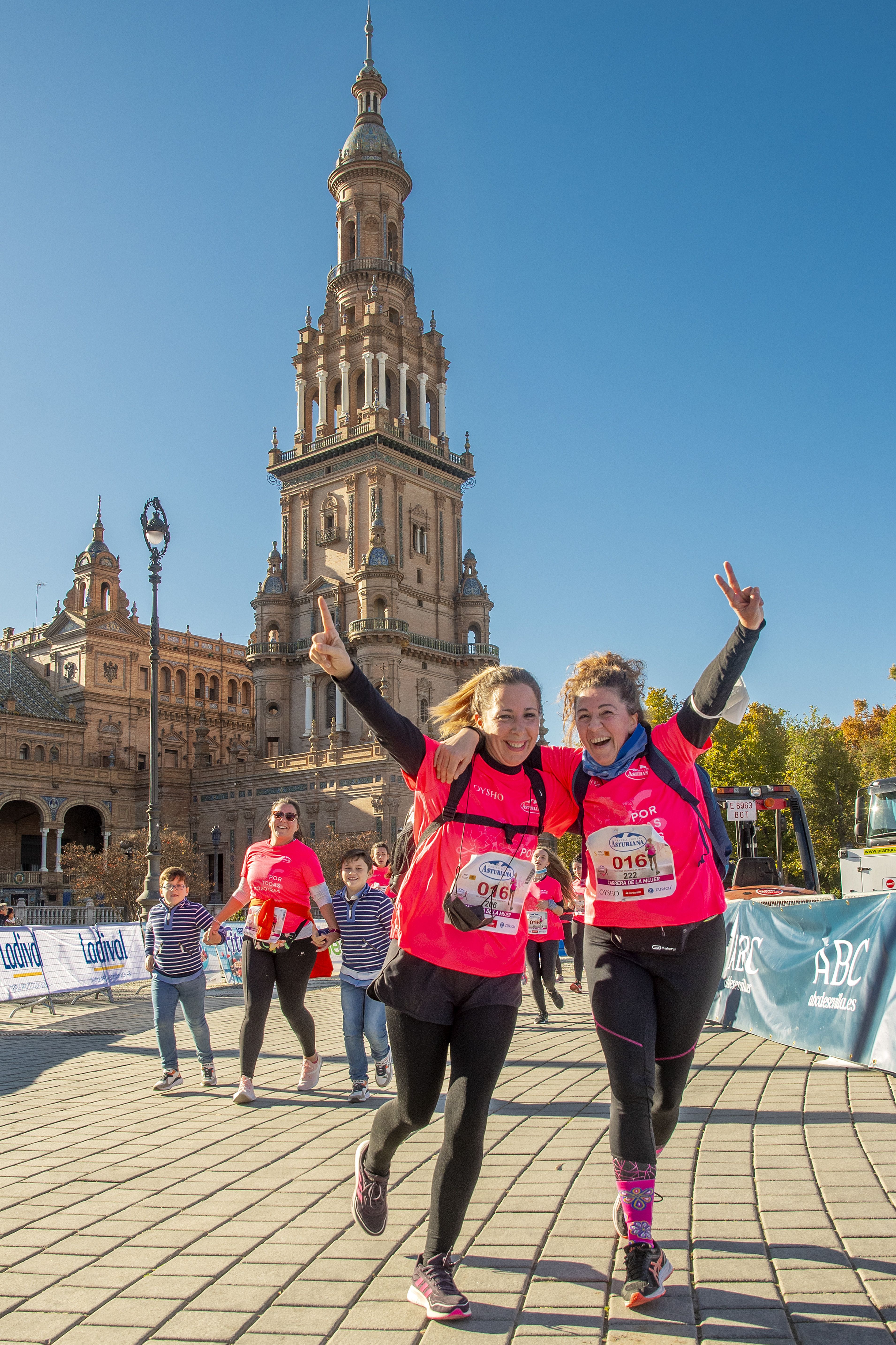 Las mejores fotos de la Carrera de la Mujer Central Lechera Asturiana Sevilla 2021 (LLEGADAS A META / GALERÍA 3)