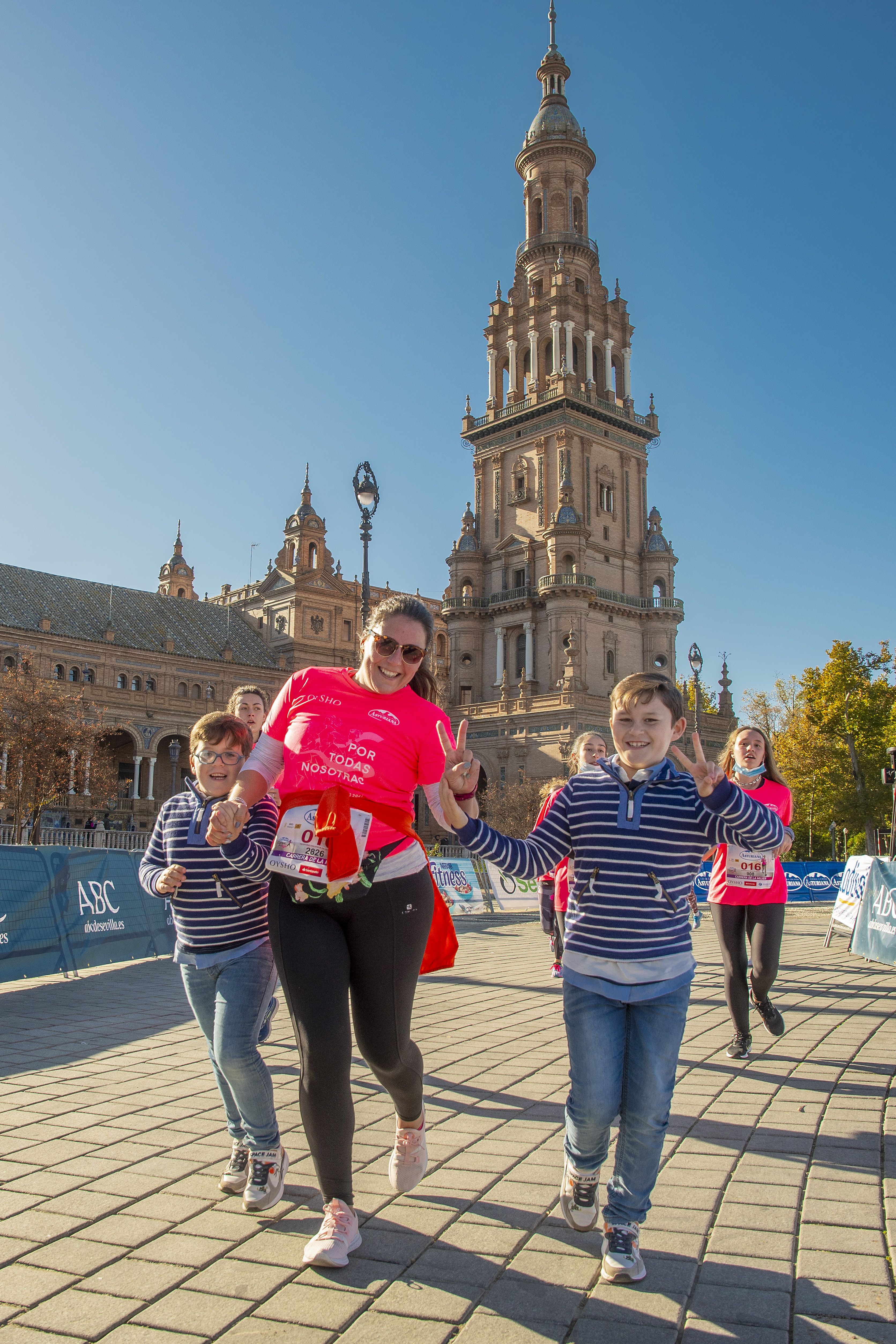 Las mejores fotos de la Carrera de la Mujer Central Lechera Asturiana Sevilla 2021 (LLEGADAS A META / GALERÍA 3)