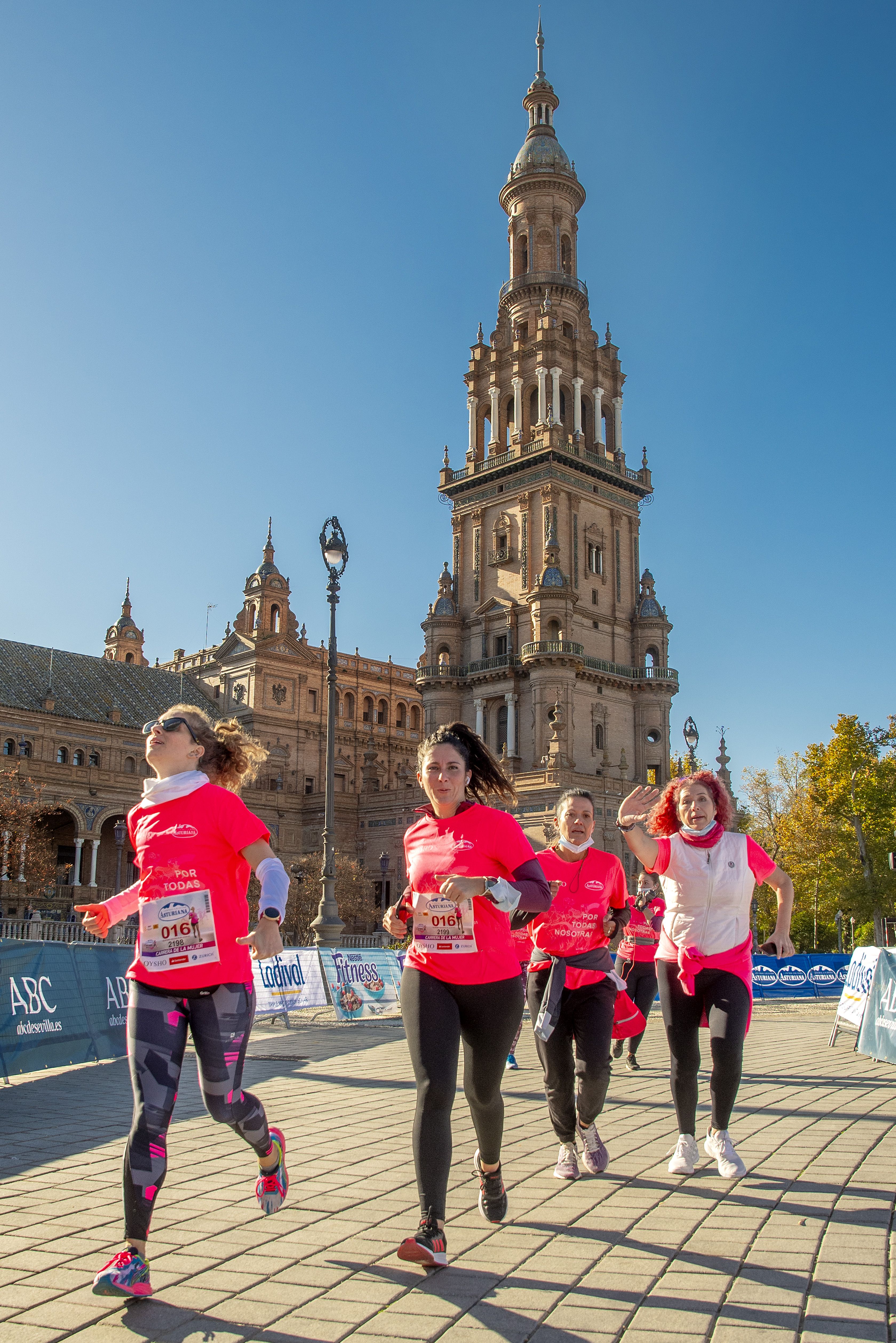 Las mejores fotos de la Carrera de la Mujer Central Lechera Asturiana Sevilla 2021 (LLEGADAS A META / GALERÍA 3)