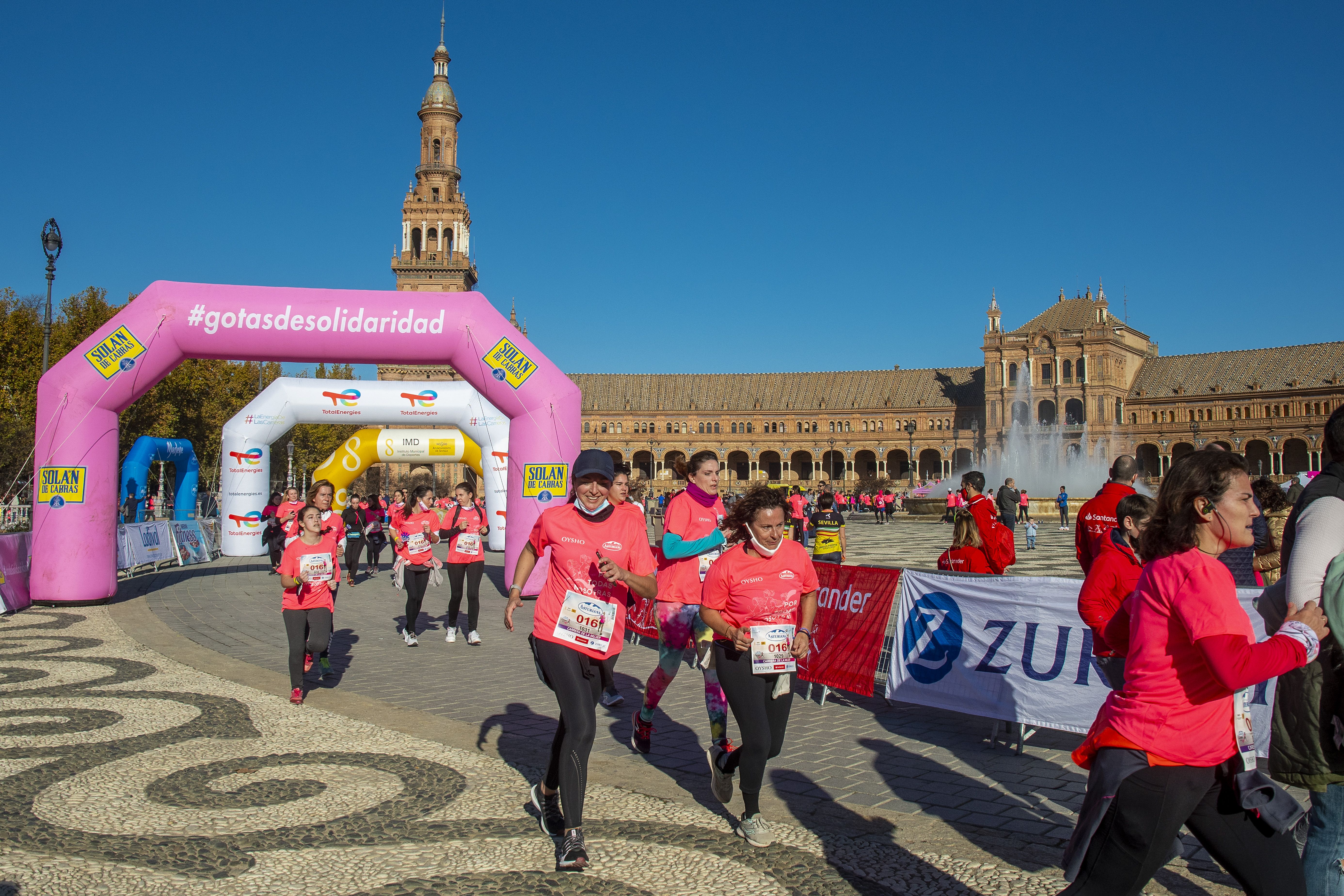Las mejores fotos de la Carrera de la Mujer Central Lechera Asturiana Sevilla 2021 (LLEGADAS A META / GALERÍA 3)