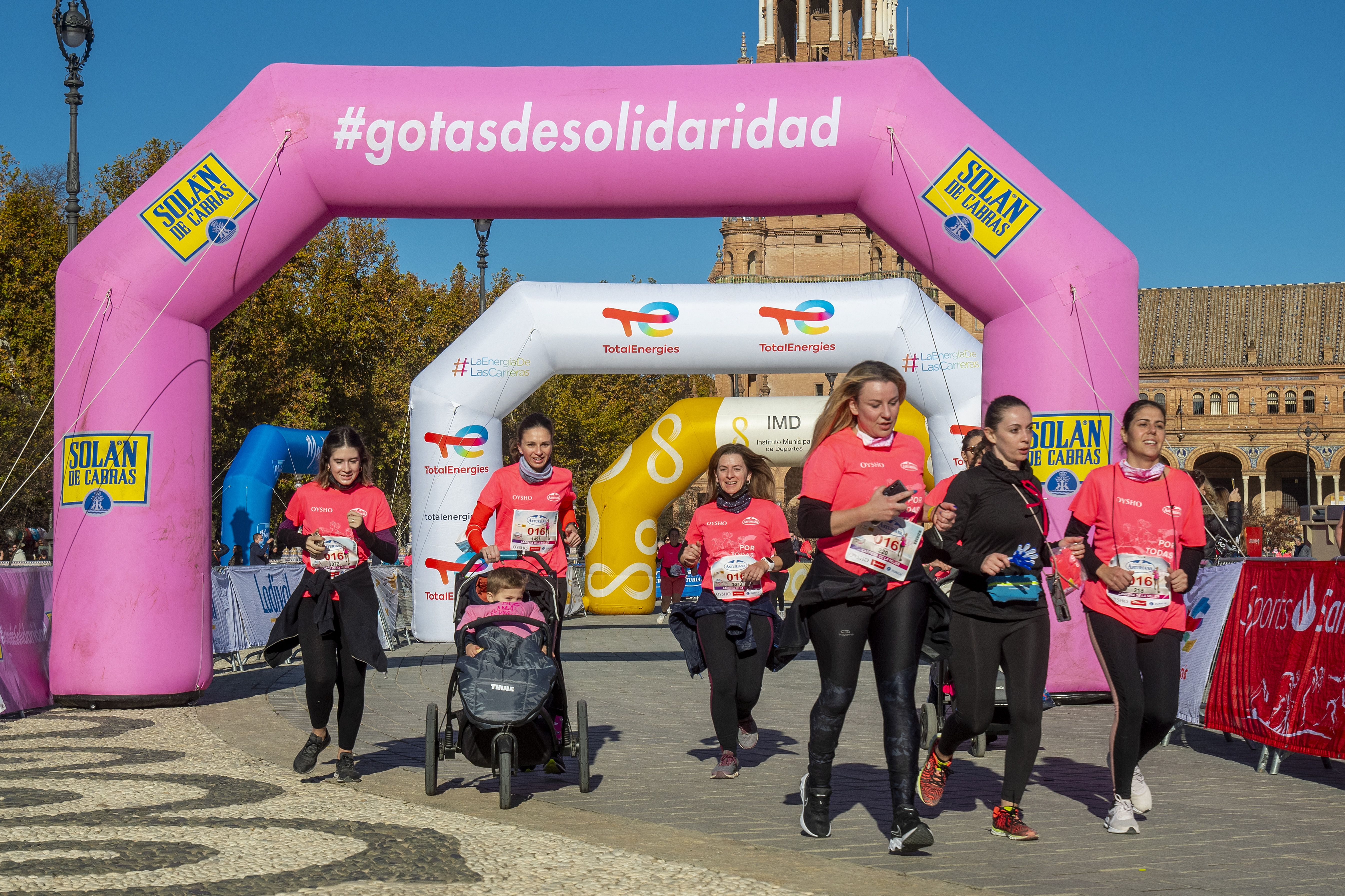 Las mejores fotos de la Carrera de la Mujer Central Lechera Asturiana Sevilla 2021 (LLEGADAS A META / GALERÍA 3)