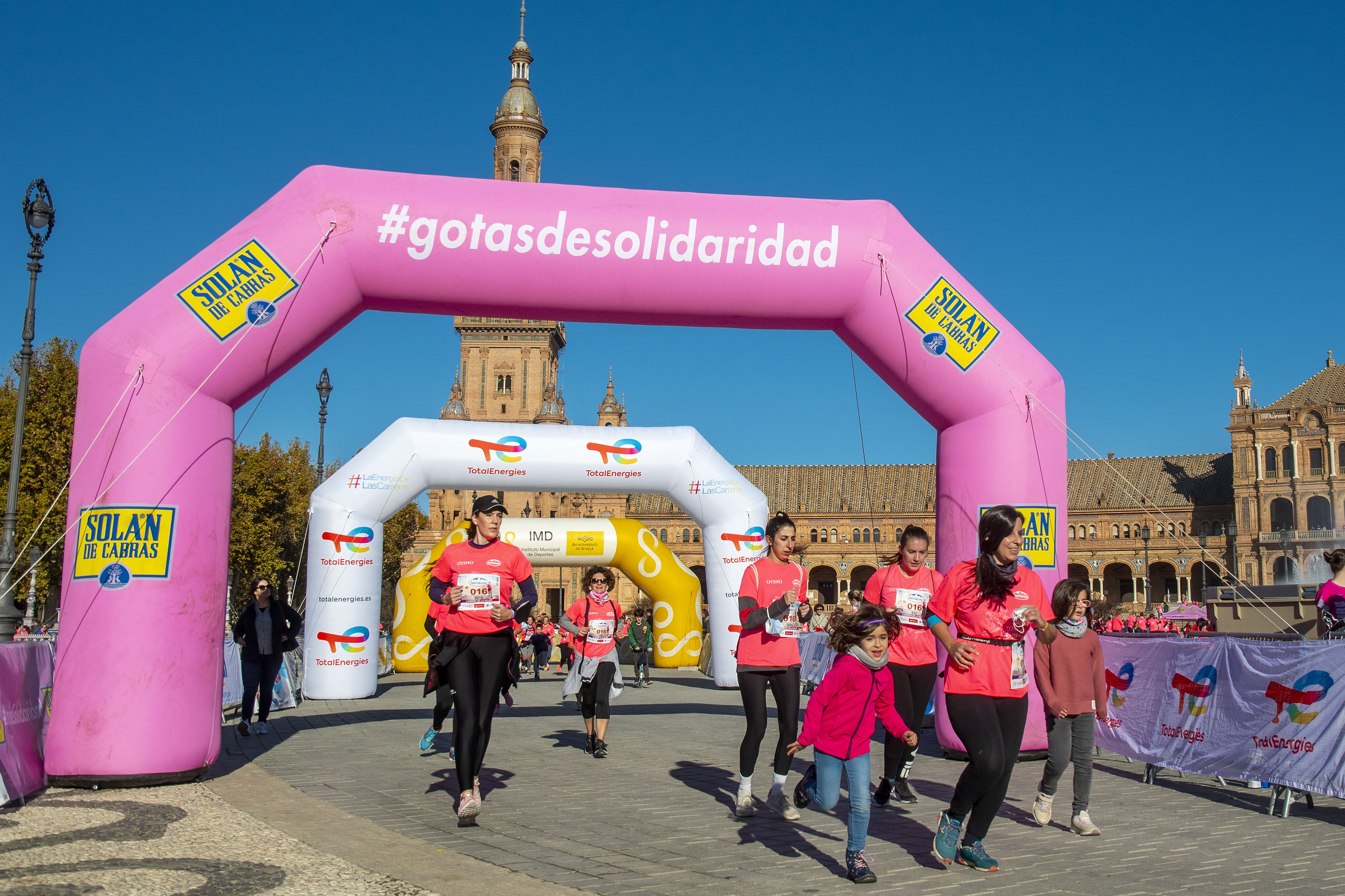 Las mejores fotos de la Carrera de la Mujer Central Lechera Asturiana Sevilla 2021 (LLEGADAS A META / GALERÍA 3)