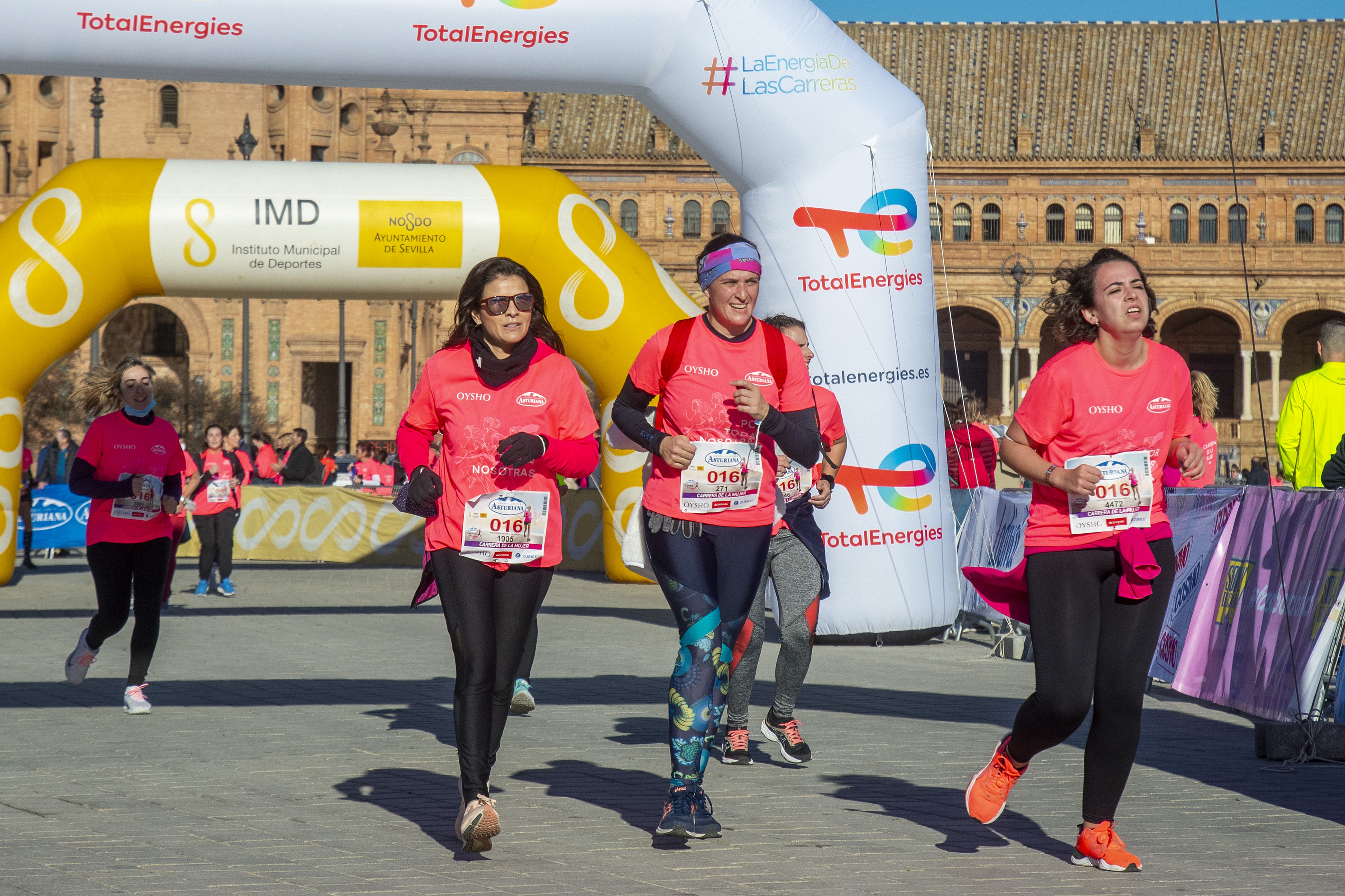Las mejores fotos de la Carrera de la Mujer Central Lechera Asturiana Sevilla 2021 (LLEGADAS A META / GALERÍA 3)