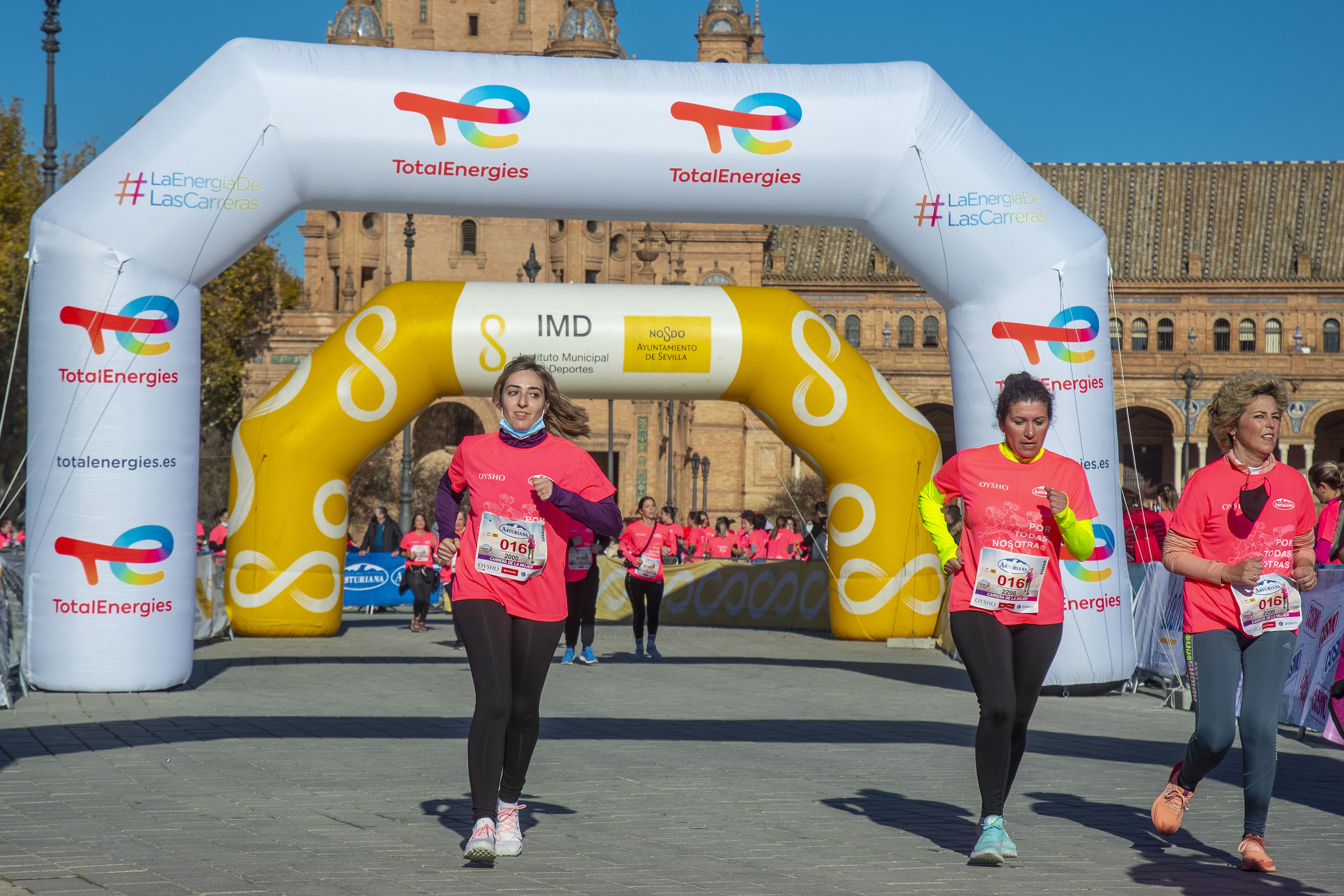 Las mejores fotos de la Carrera de la Mujer Central Lechera Asturiana Sevilla 2021 (LLEGADAS A META / GALERÍA 3)