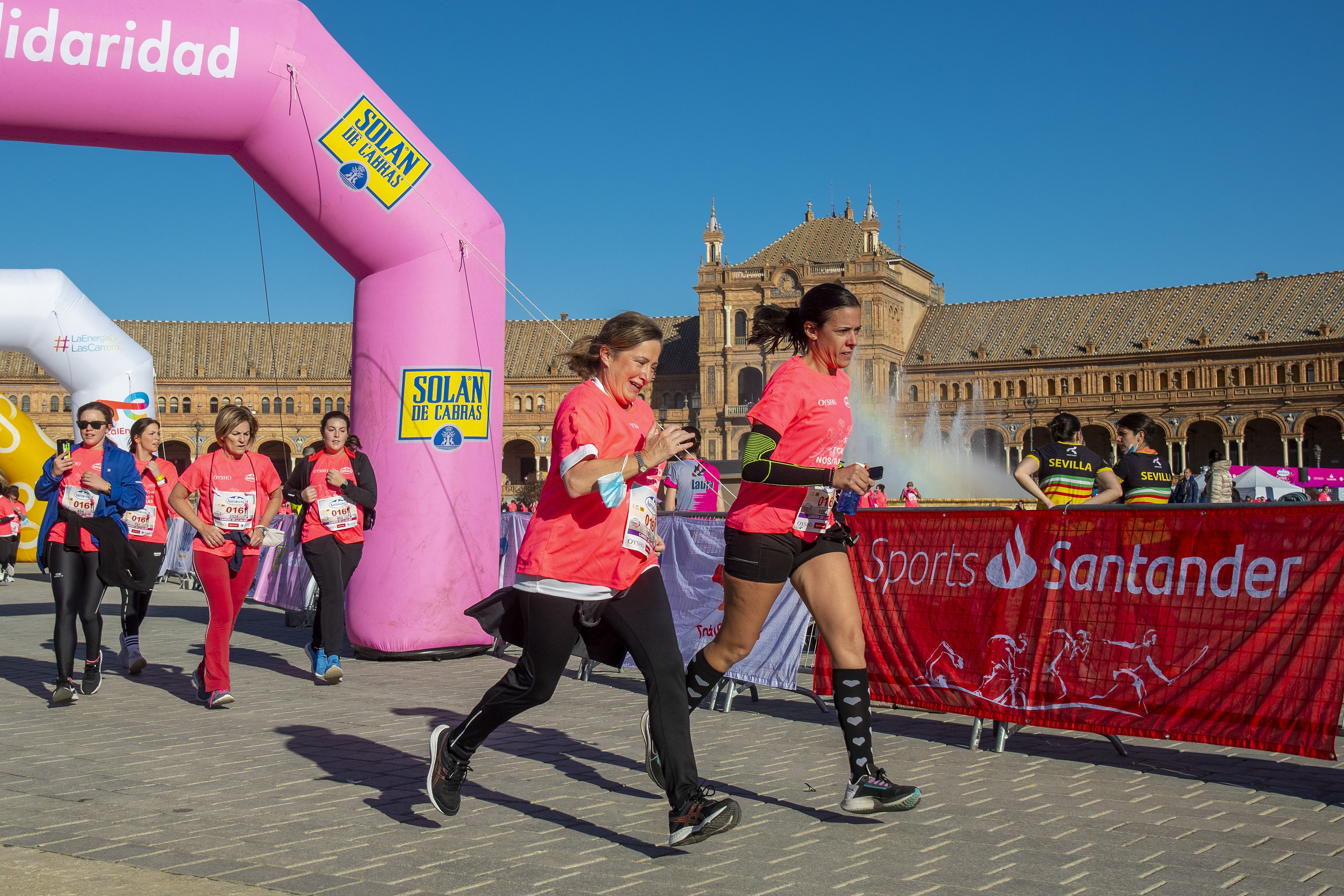 Las mejores fotos de la Carrera de la Mujer Central Lechera Asturiana Sevilla 2021 (LLEGADAS A META / GALERÍA 3)